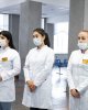 Студенты, стоящие на передовой борьбы с COVID-19