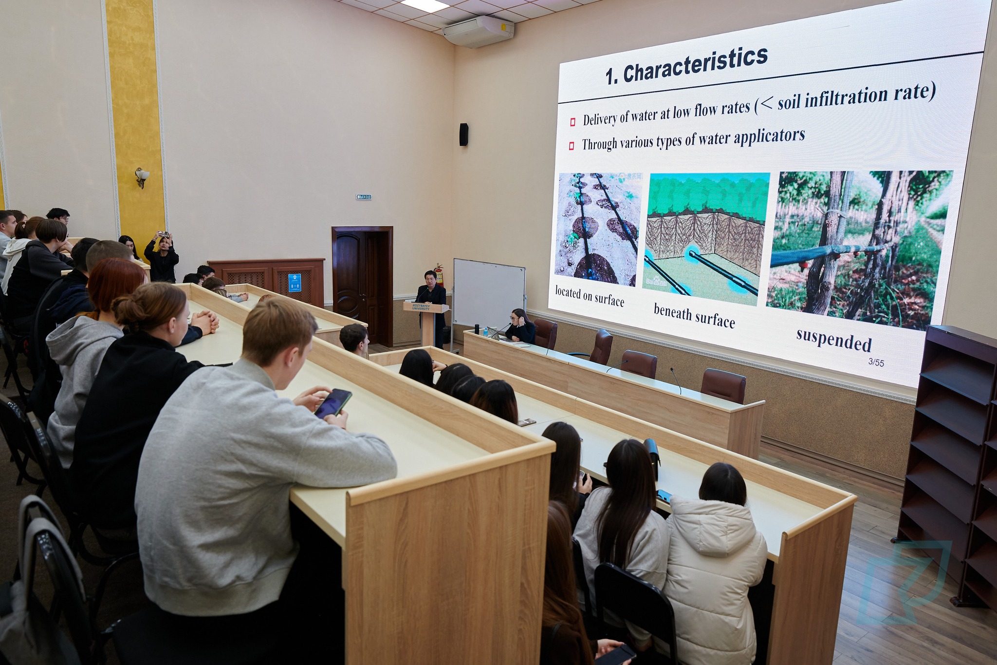 Профессор Ван Юбаомен бірге су ресурстары мәселелерін зерттейміз