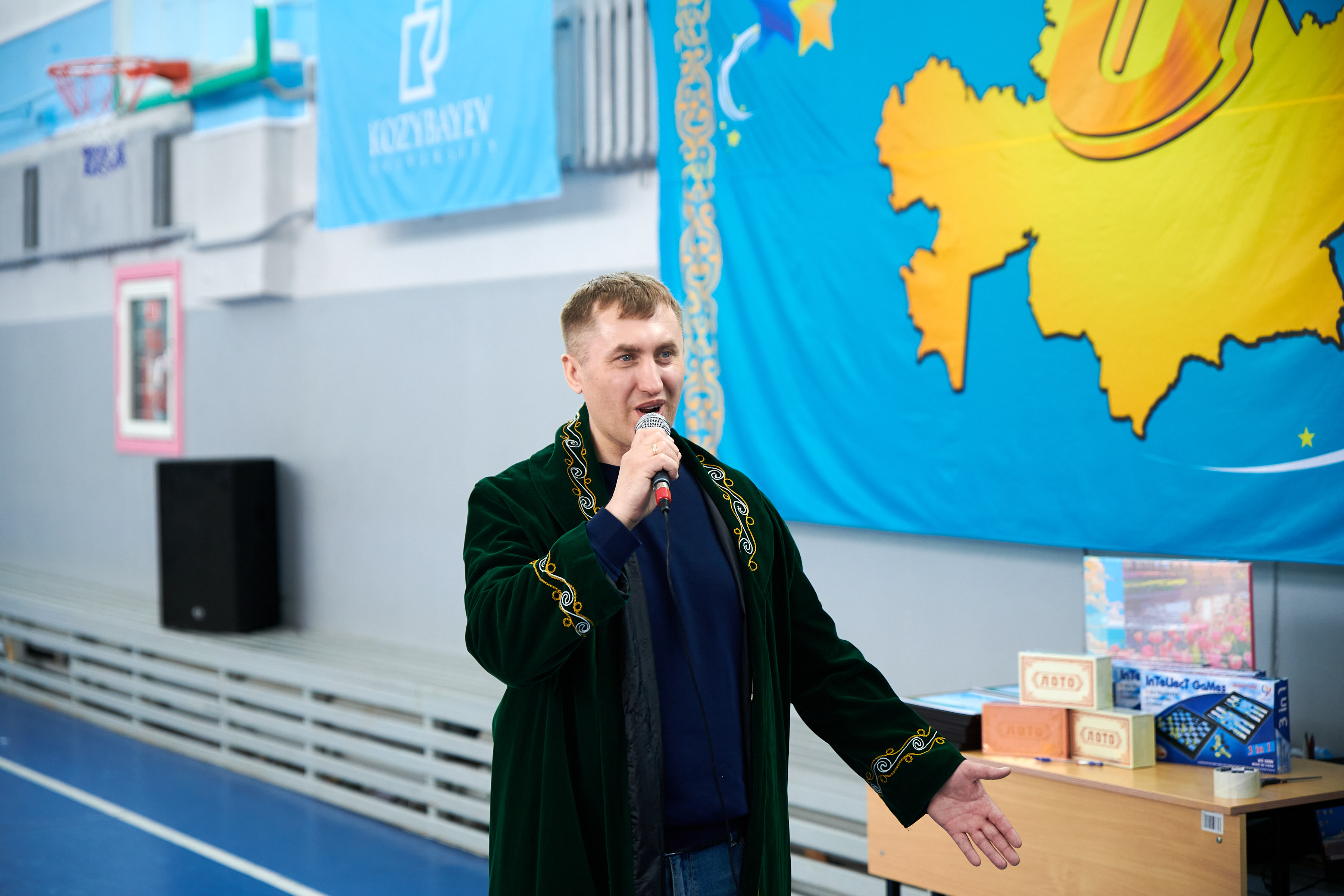 Студенттер «Бөрік теппек» ойнады