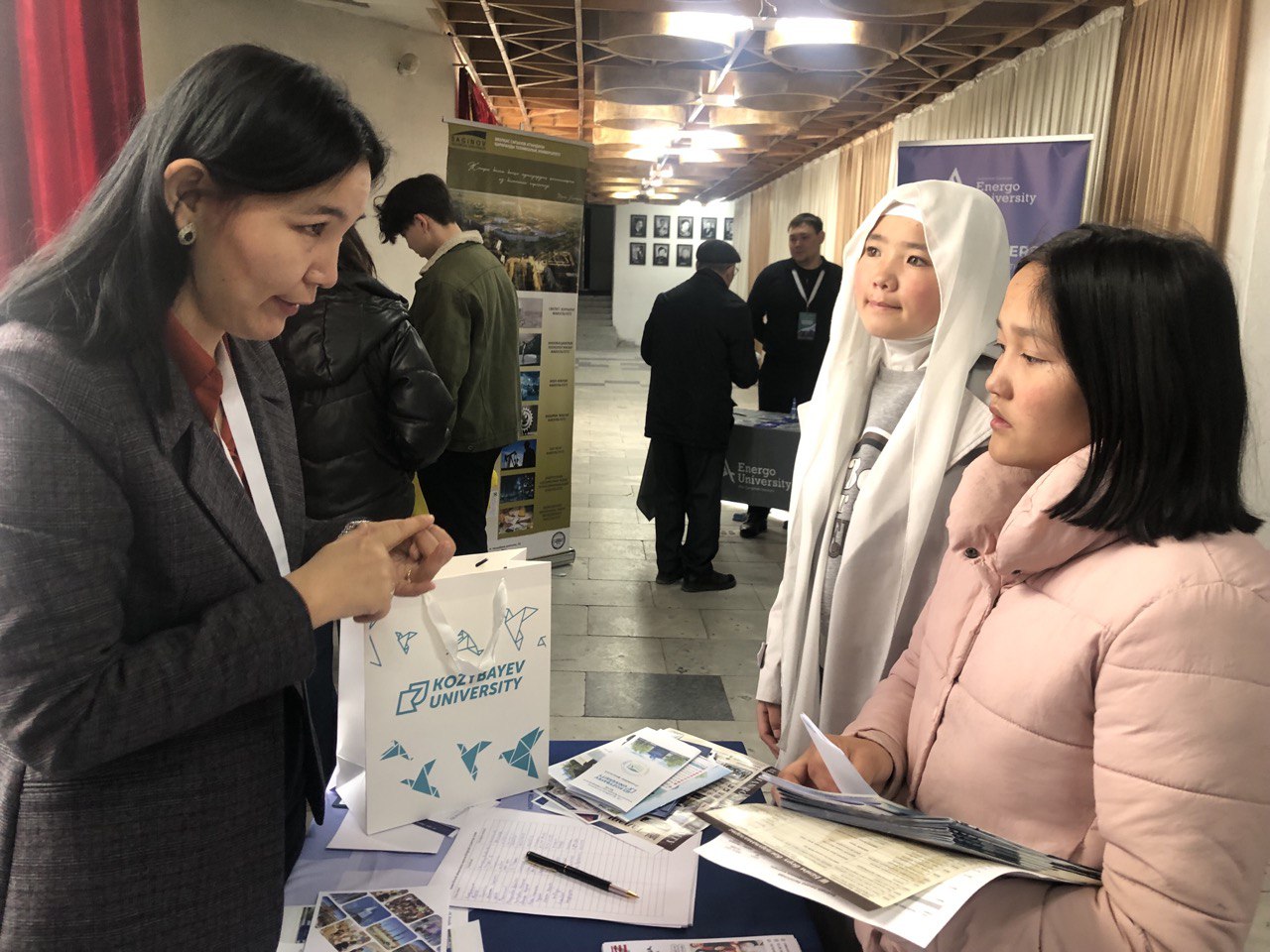 Знакомим монгольских выпускников с Kozybayev University