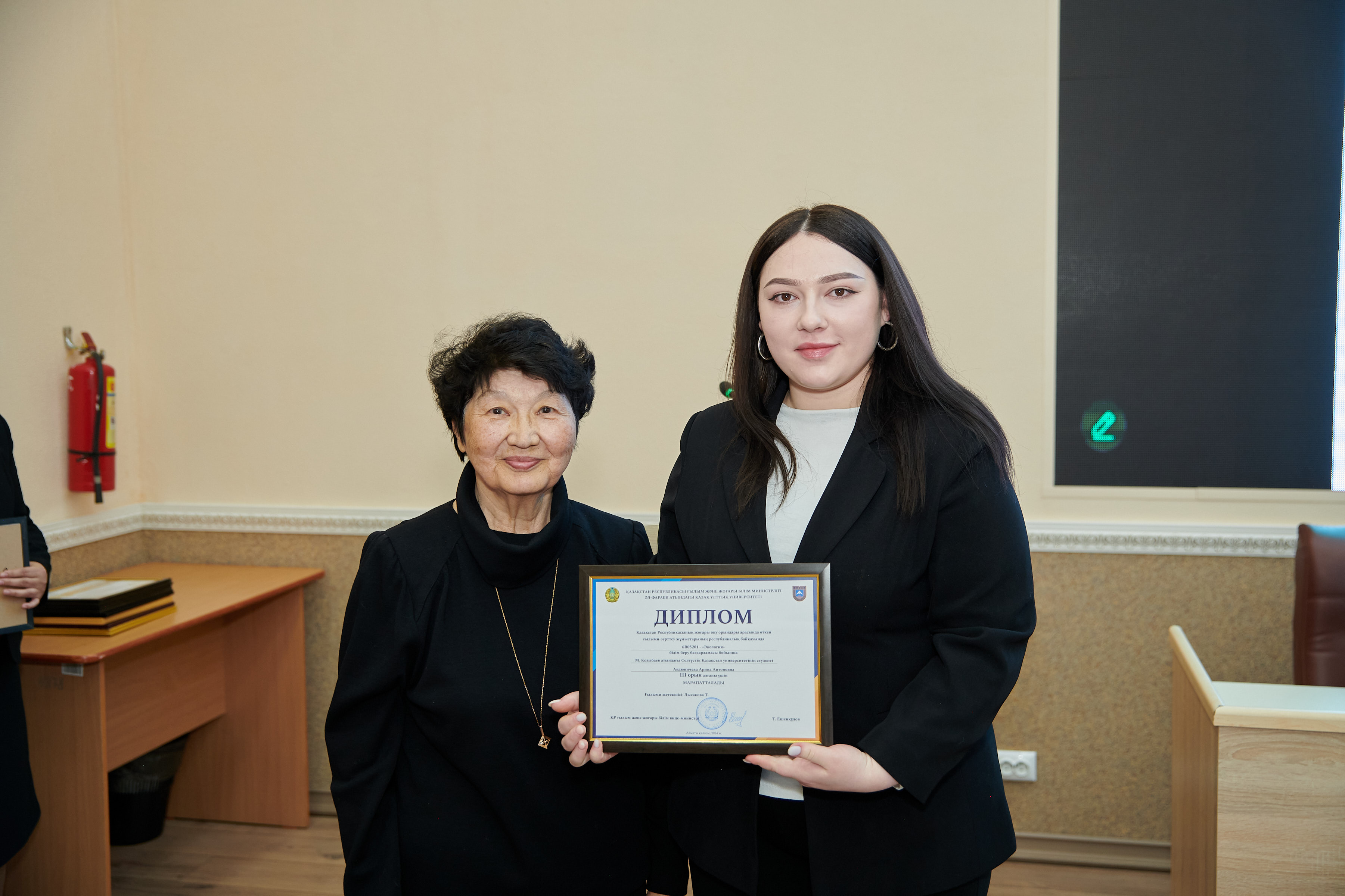 Ғылым жолында: профессор Бақыт Бегенова 75 жылдығын атап өтті