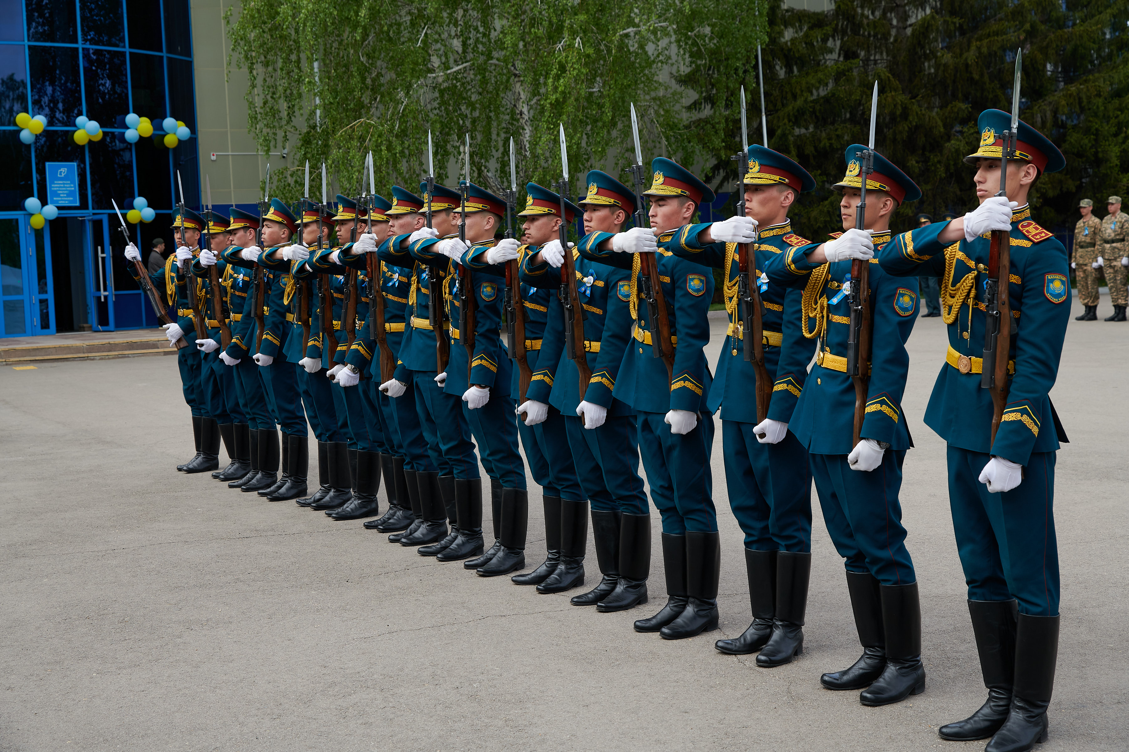 Отан қорғаушылар мен Жеңіс күніне мың тағзым!