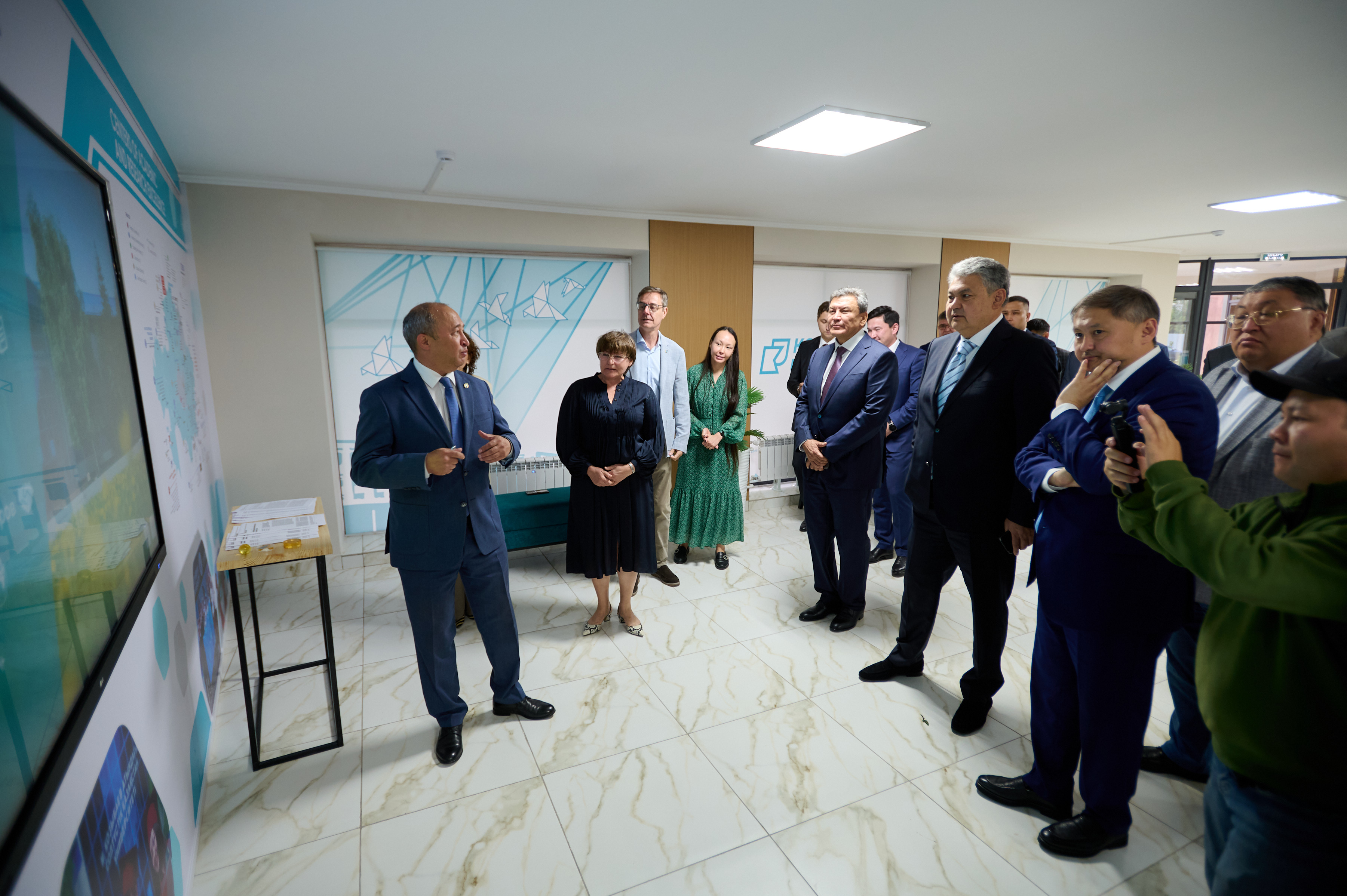 Ермек Кошербаев встретился со студентами и учёными Kozybayev University