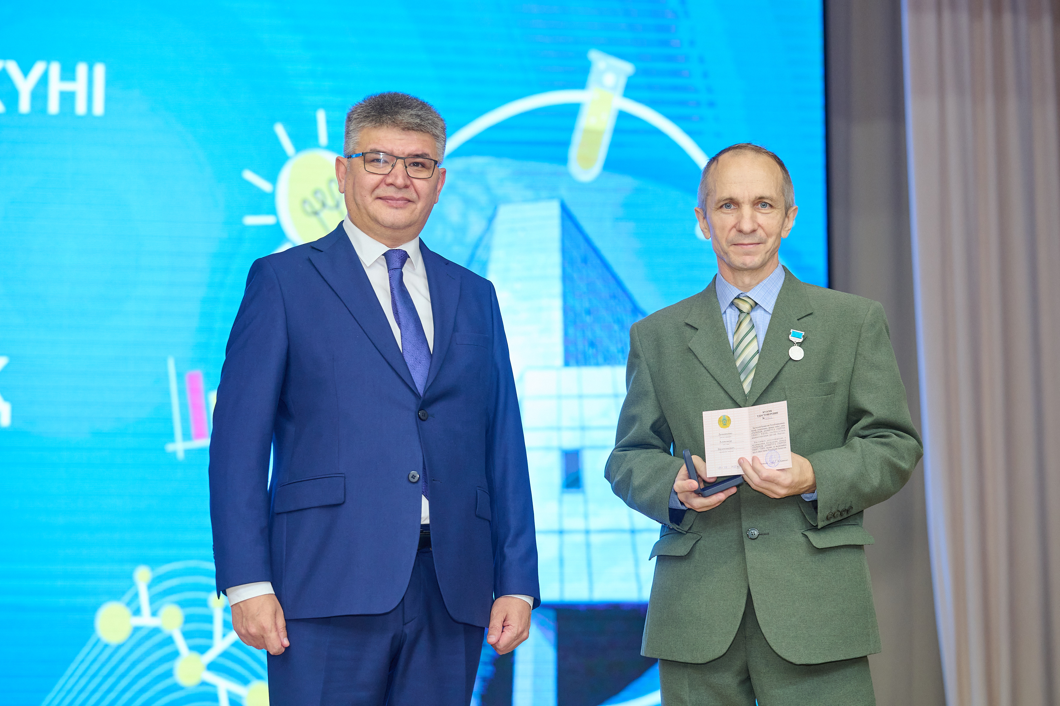С праздником, уважаемые ветераны и коллеги!