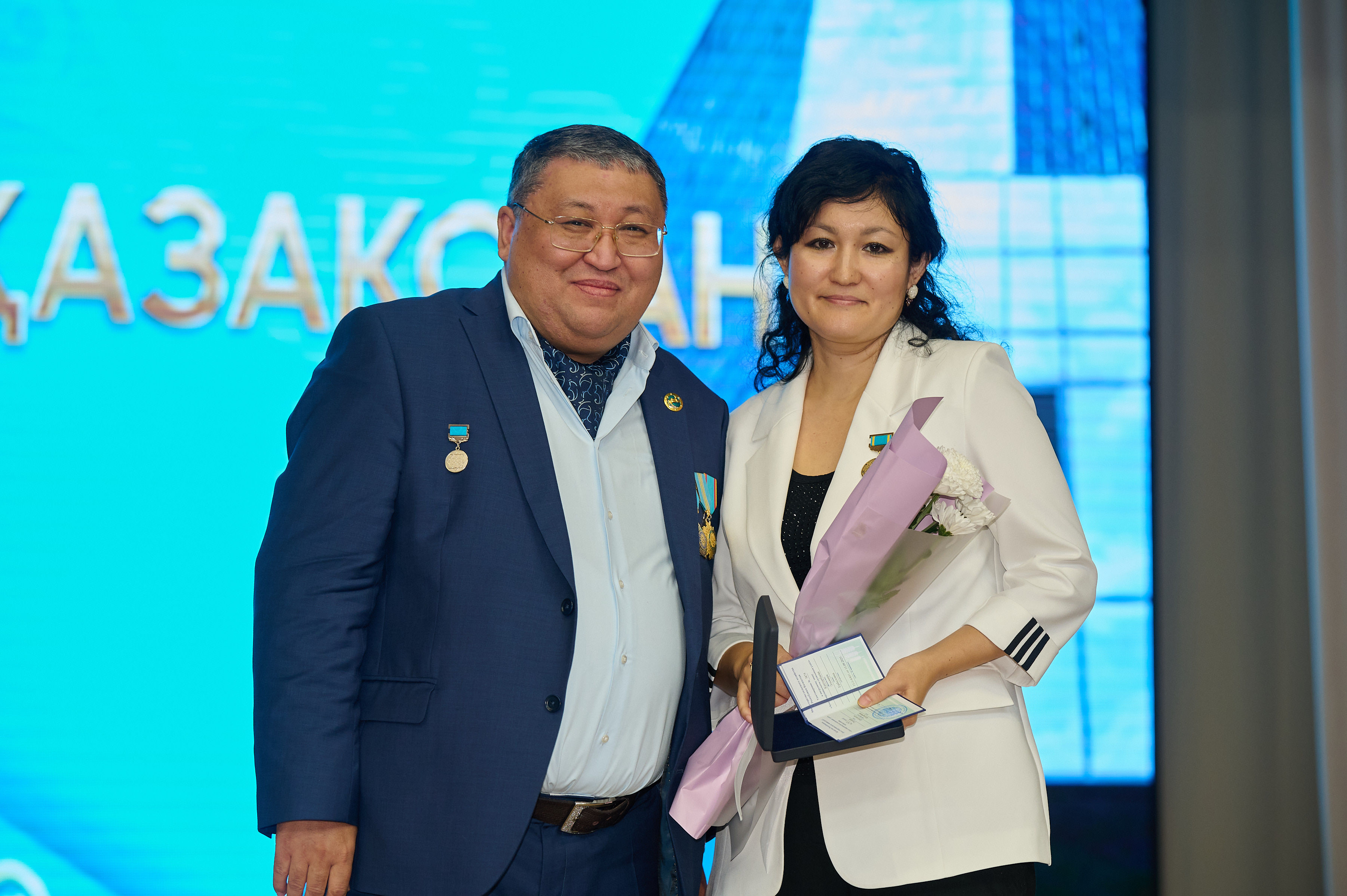 В Kozybayev University отметили День Республики Казахстан: признание заслуг и чествование лучших