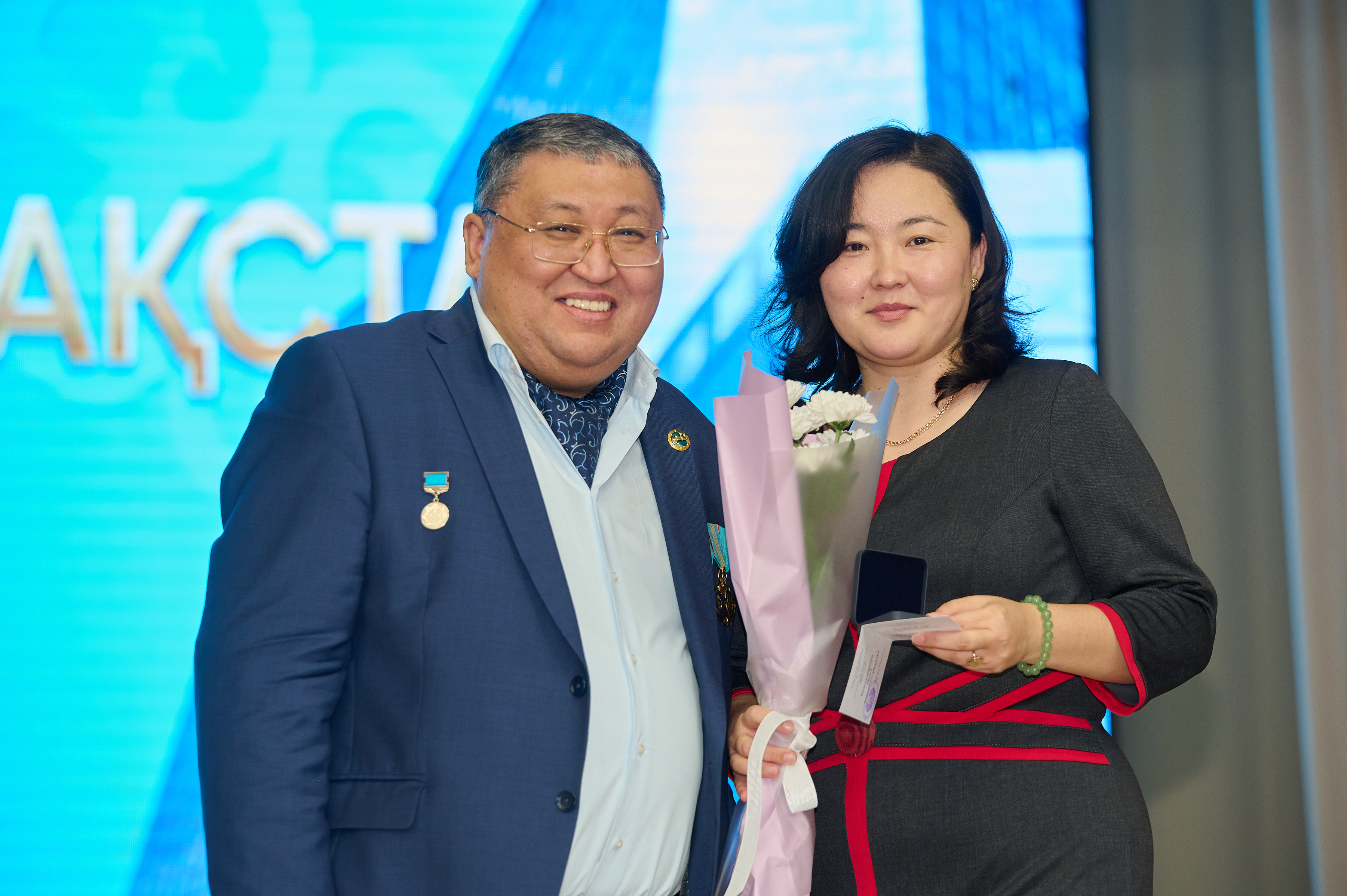 В Kozybayev University отметили День Республики Казахстан: признание заслуг и чествование лучших