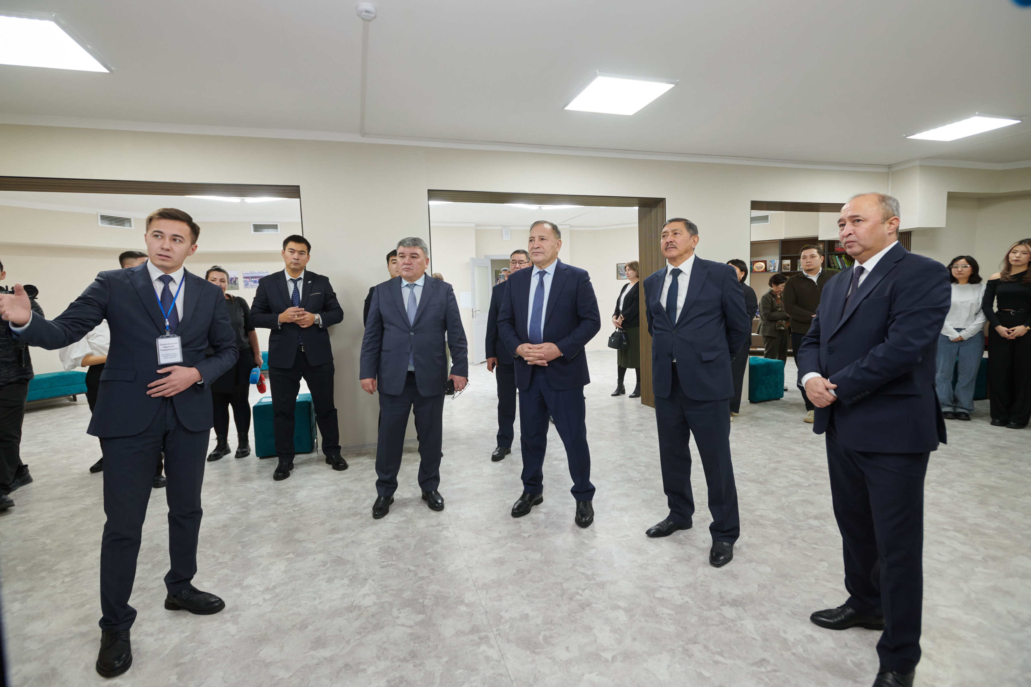 Советник Премьер-министра РК Ералы Тугжанов встретился со студентами программы «Серпін»