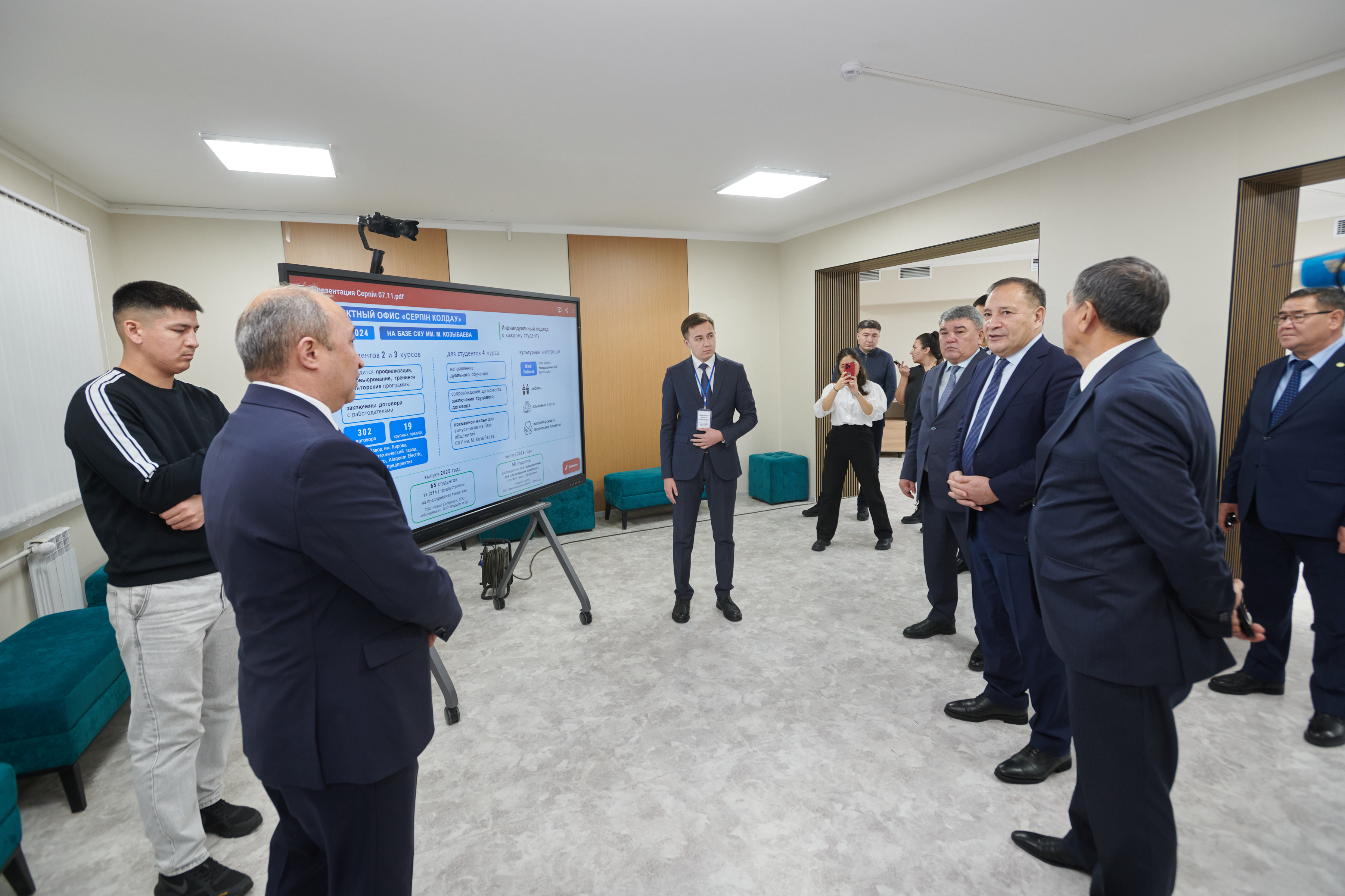 СОВЕТНИК ПРЕМЬЕР-МИНИСТРА РК ЕРАЛЫ ТУГЖАНОВ ВСТРЕТИЛСЯ СО СТУДЕНТАМИ ПРОГРАММЫ «СЕРПІН»