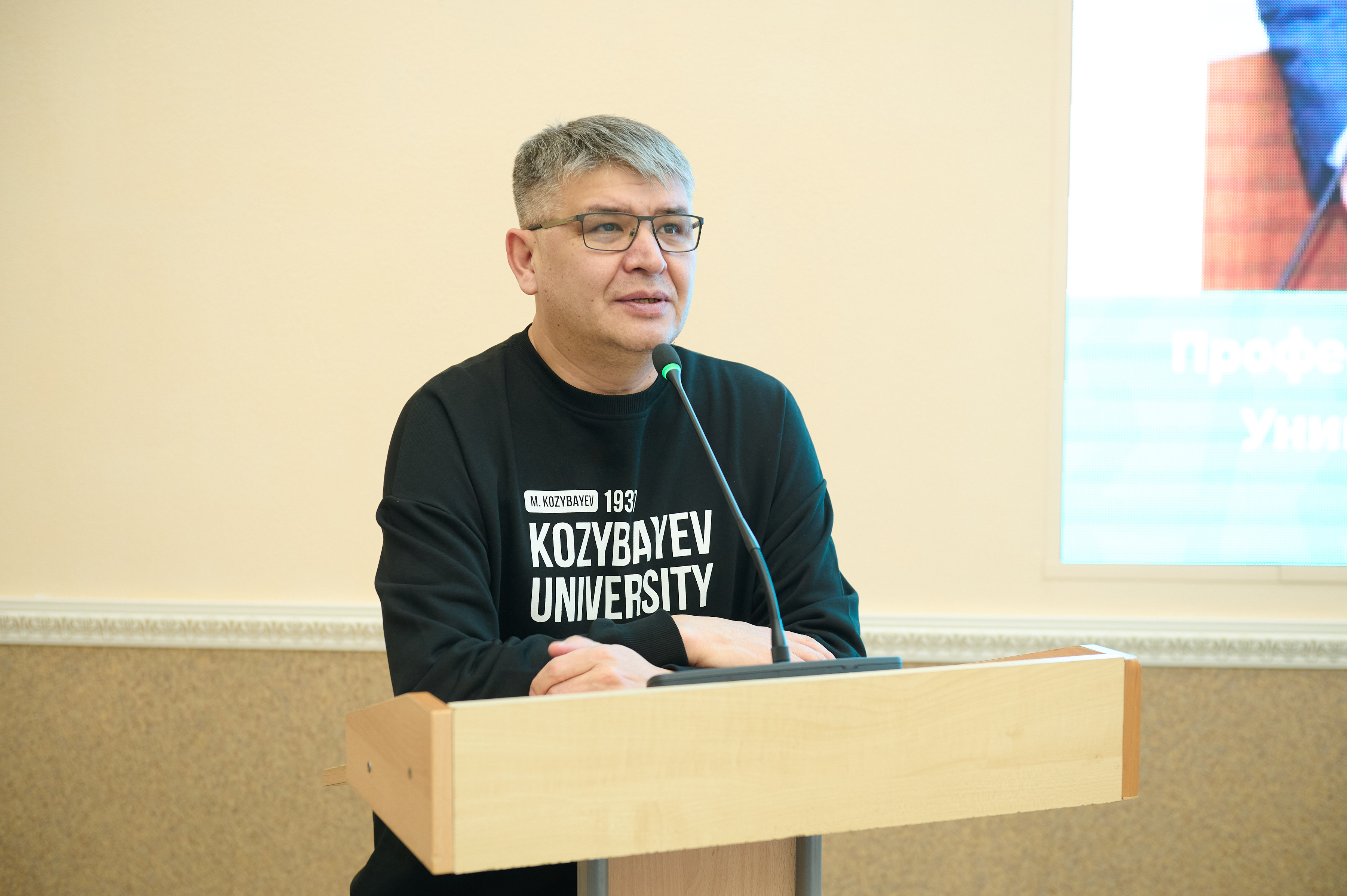 Завершились курсы по современным методам научных исследований