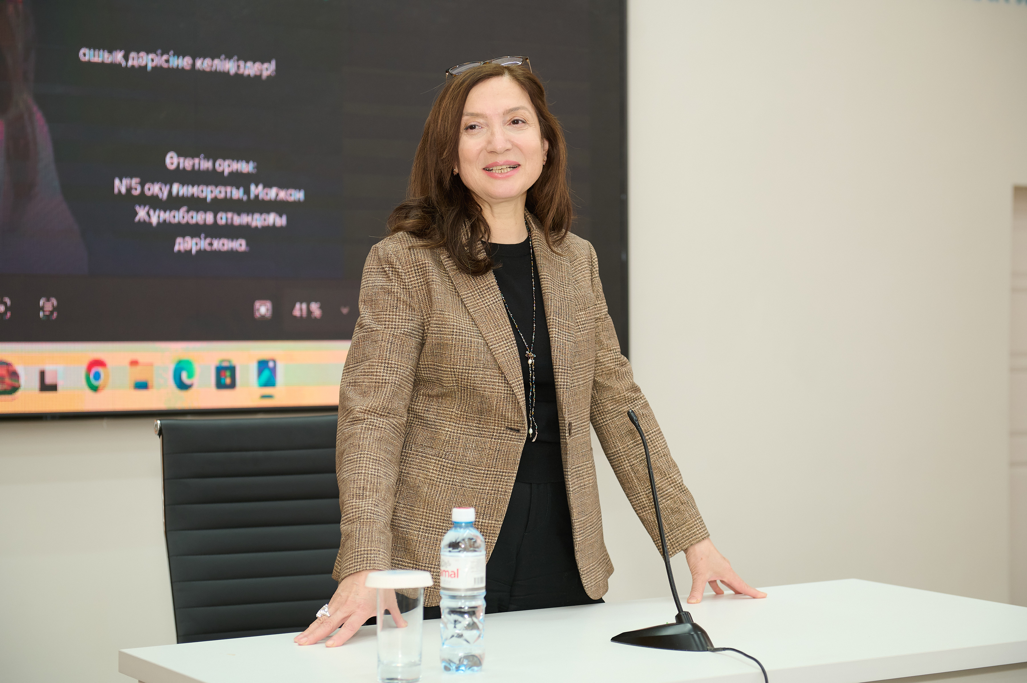 Профессор из Турции Хулия Ченгел прочитает лекции в Kozybayev University