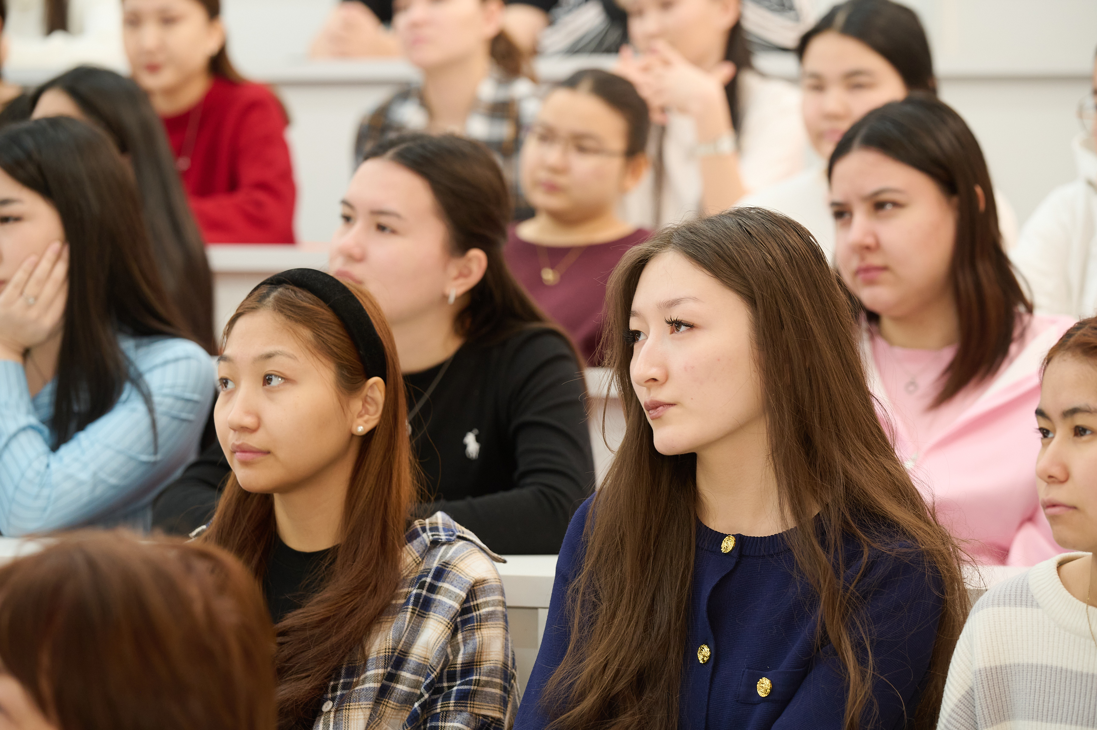 Профессор из Турции Хулия Ченгел прочитает лекции в Kozybayev University