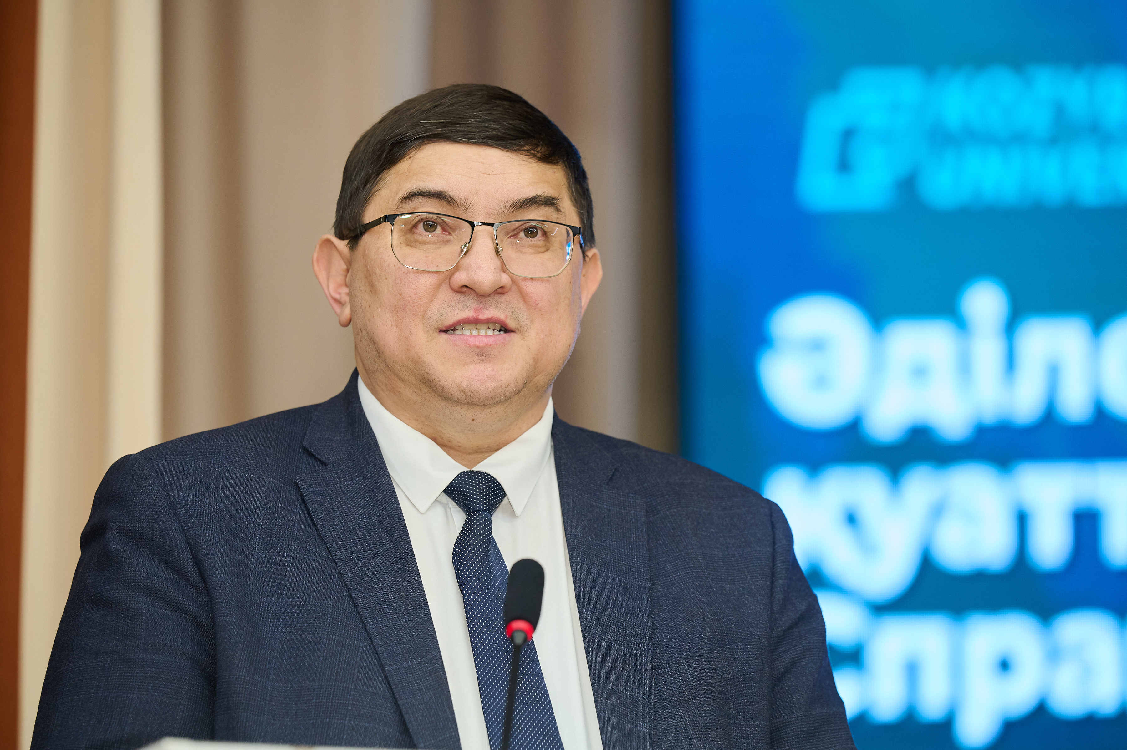 Члены комиссии по реформе Конституции провели встречу со студентами