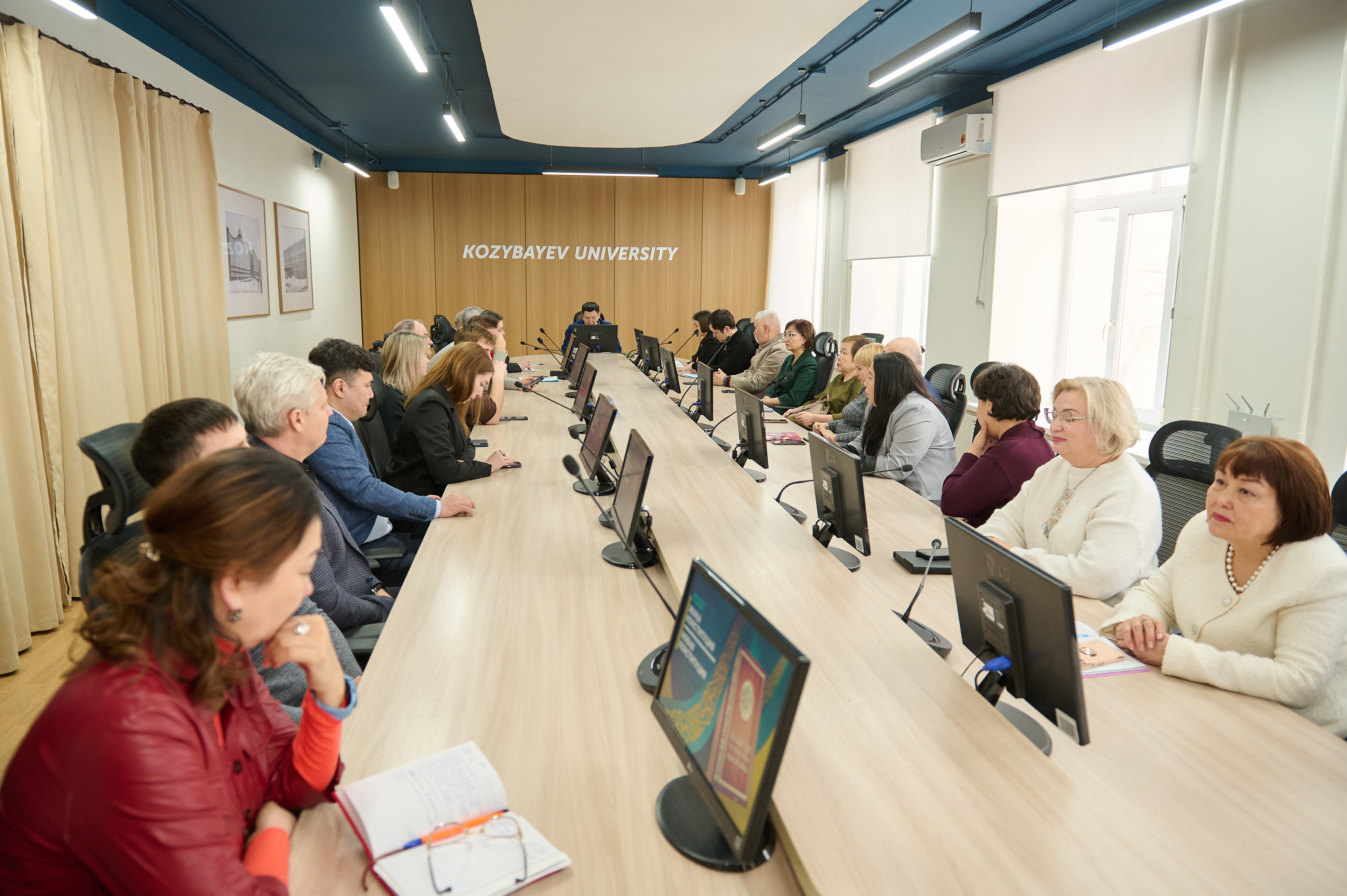 Қозыбаев университетінің ғалымдары Қазақстанның жаңа конституциясының жобасы туралы пікір алмасты