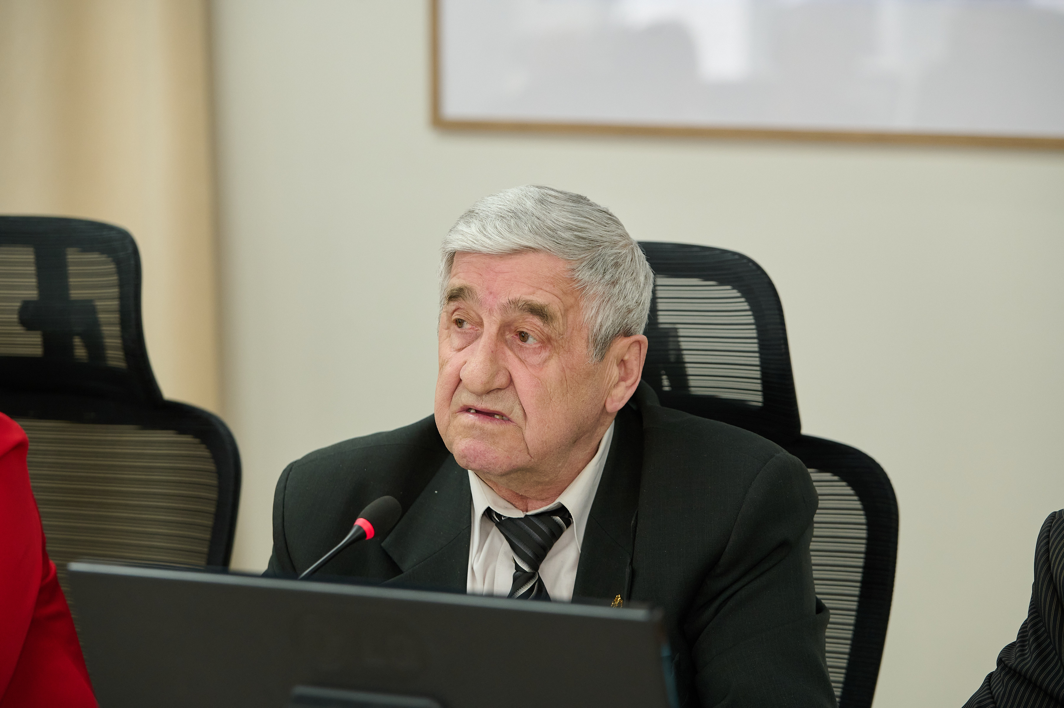 Қозыбаев университетінің ғалымдары Қазақстанның жаңа конституциясының жобасы туралы пікір алмасты