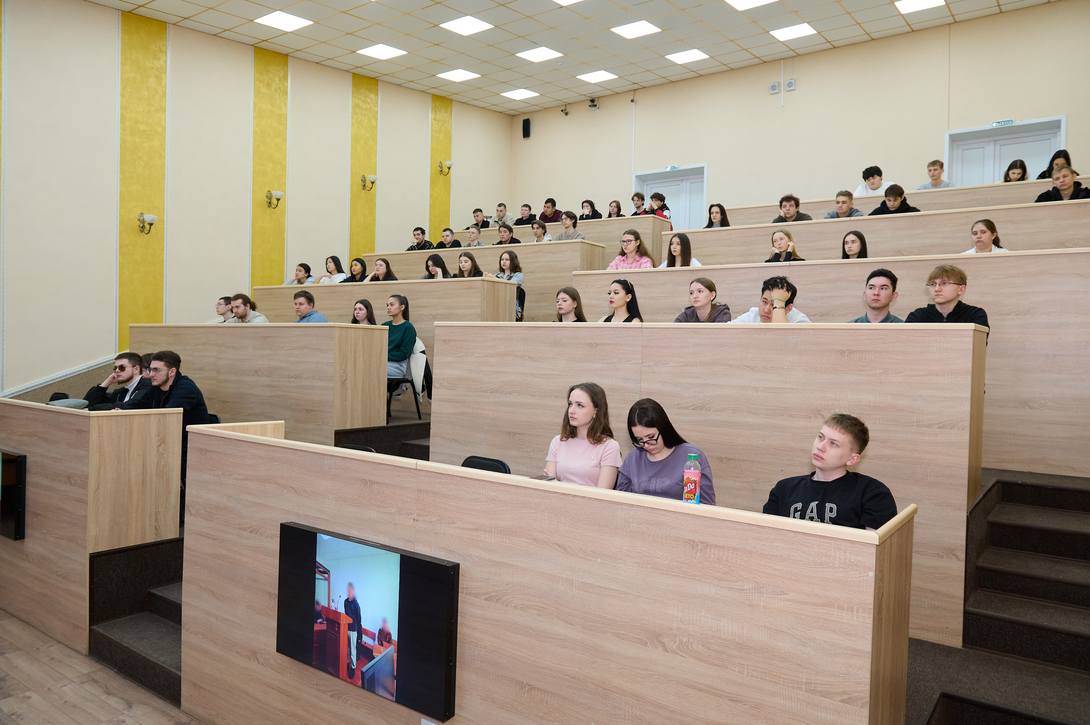 Наши студенты посетили показательный судебный процесс