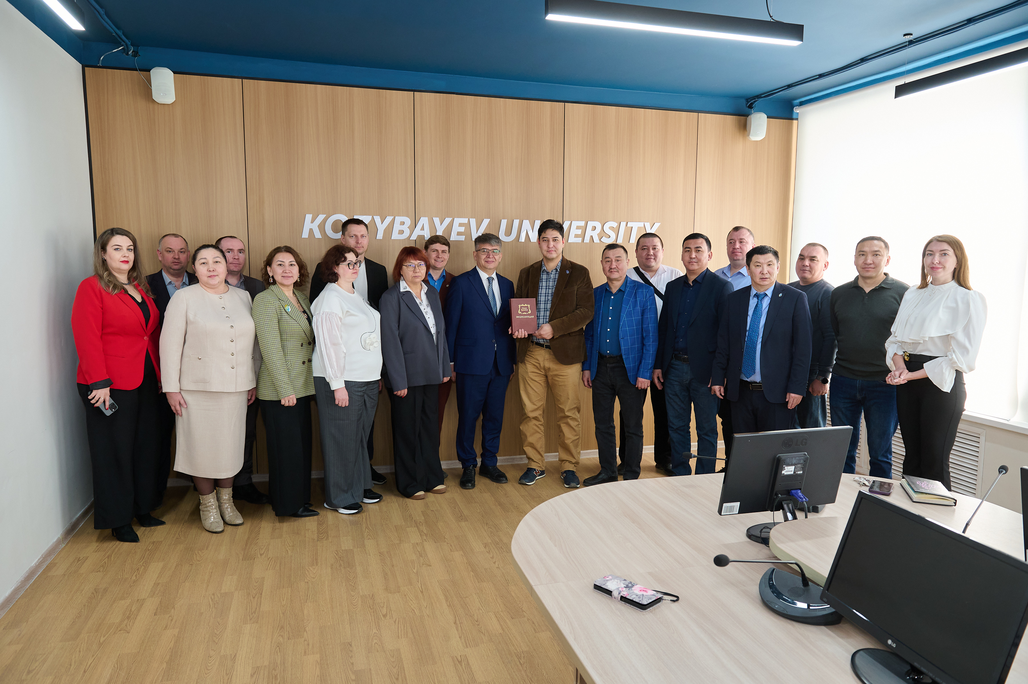 Kozybayev University посетила делегация АО «КазАтомПром»