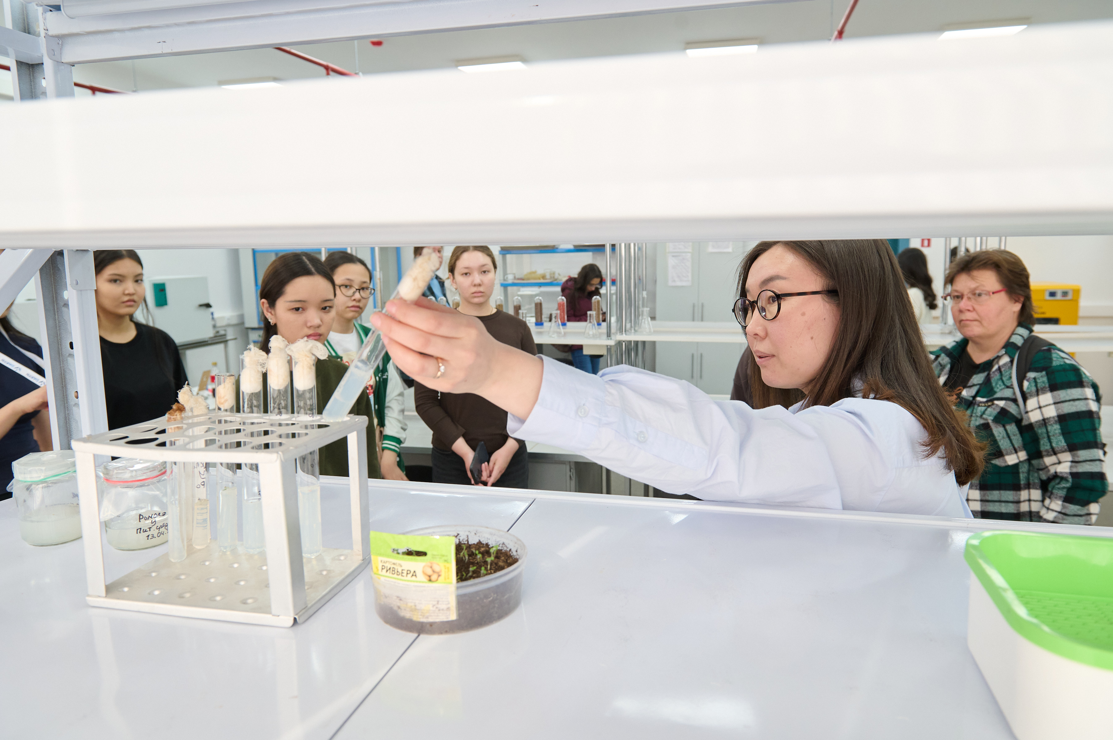 Школьники со всего Казахстана посетили Kozybayev University