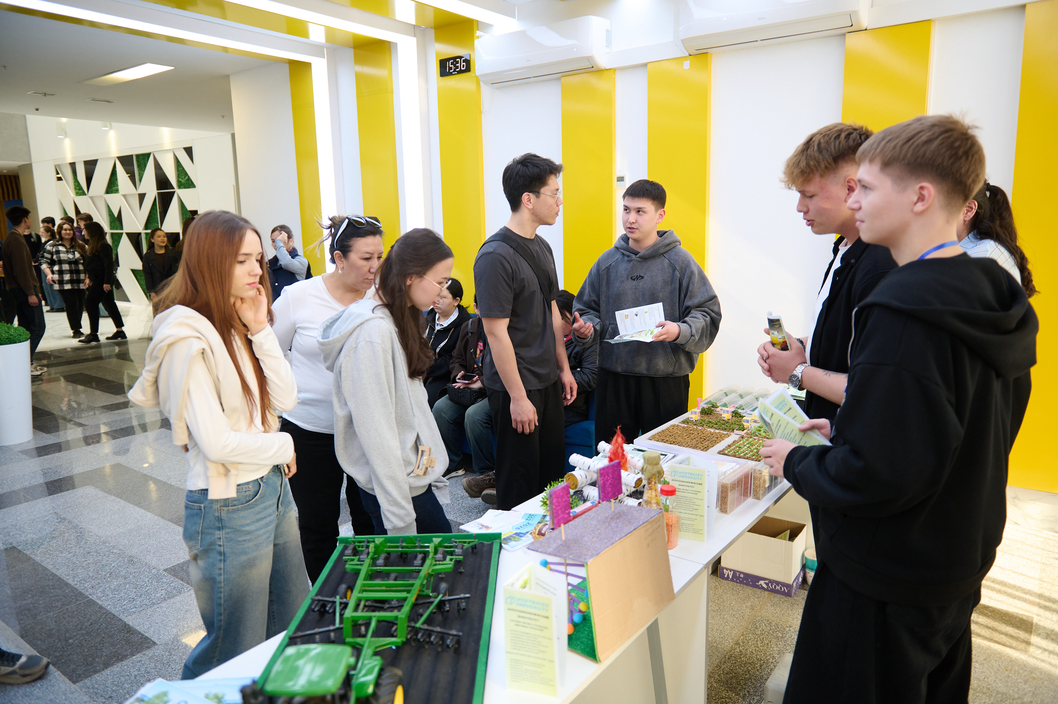 Школьники со всего Казахстана посетили Kozybayev University