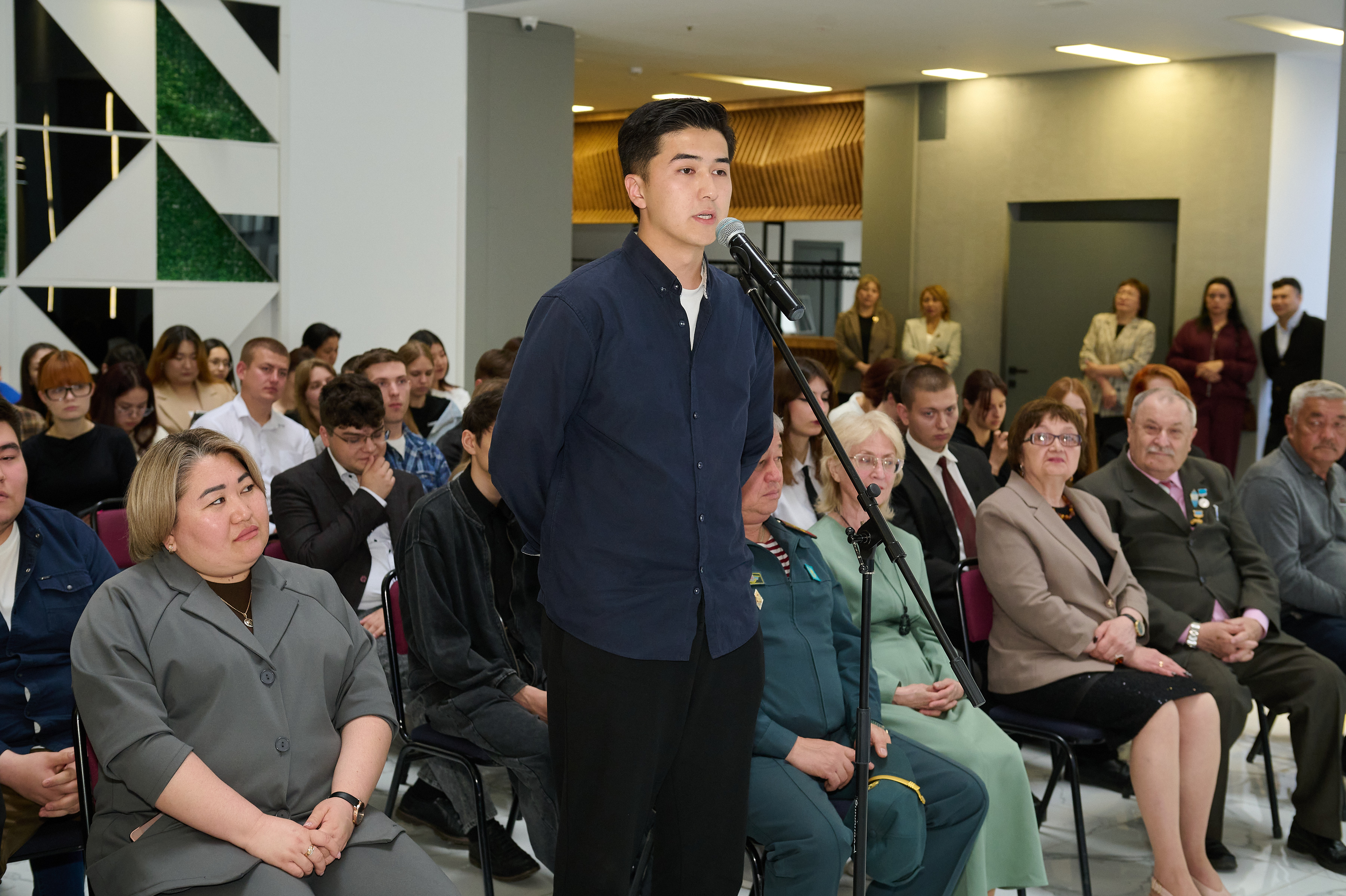 Человек, который видел Землю из космоса: в Kozybayev University состоялась встреча с Айдыном Аимбетовым