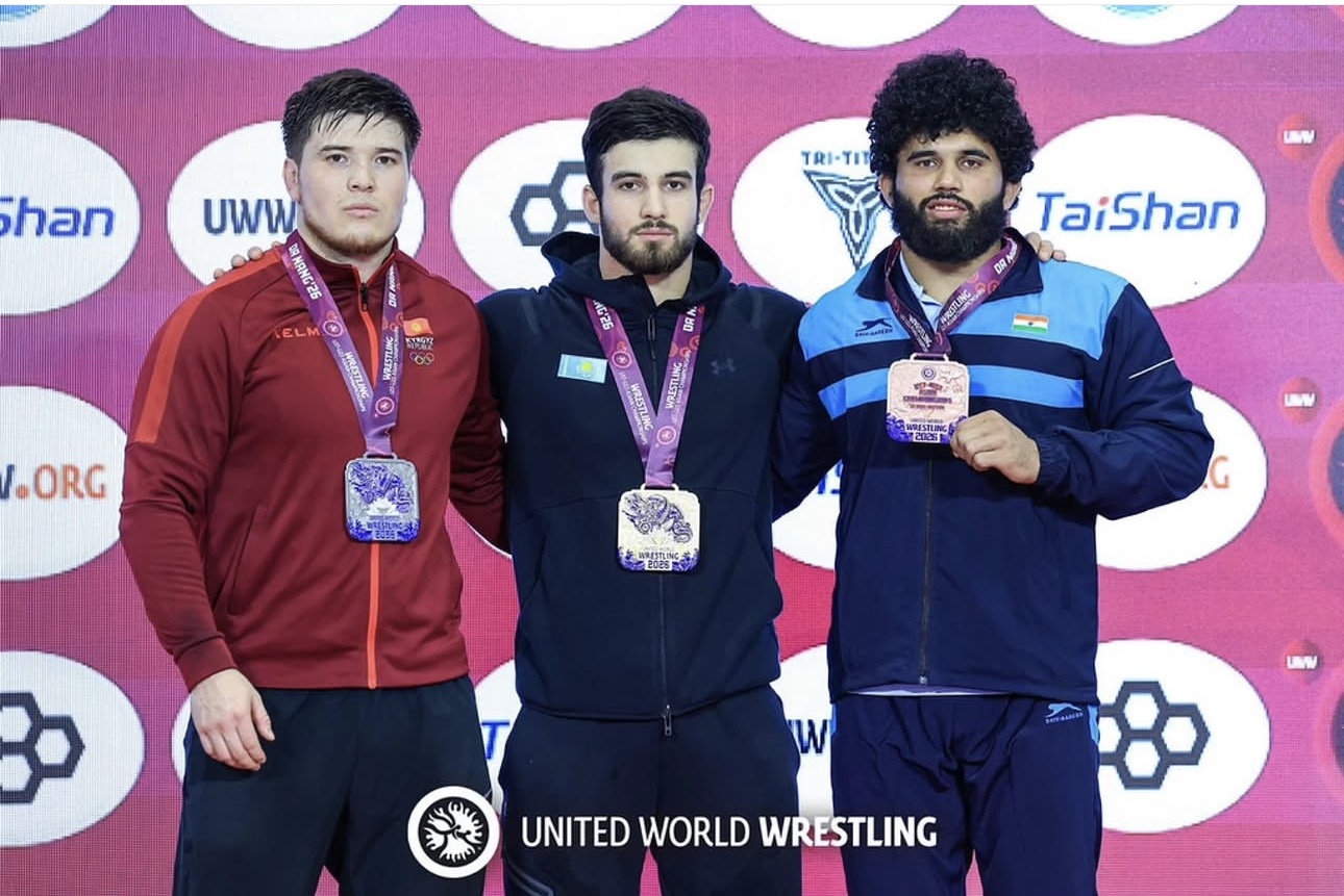 Ислам Евлоев грек-рим күресінен Азия чемпионы атанды