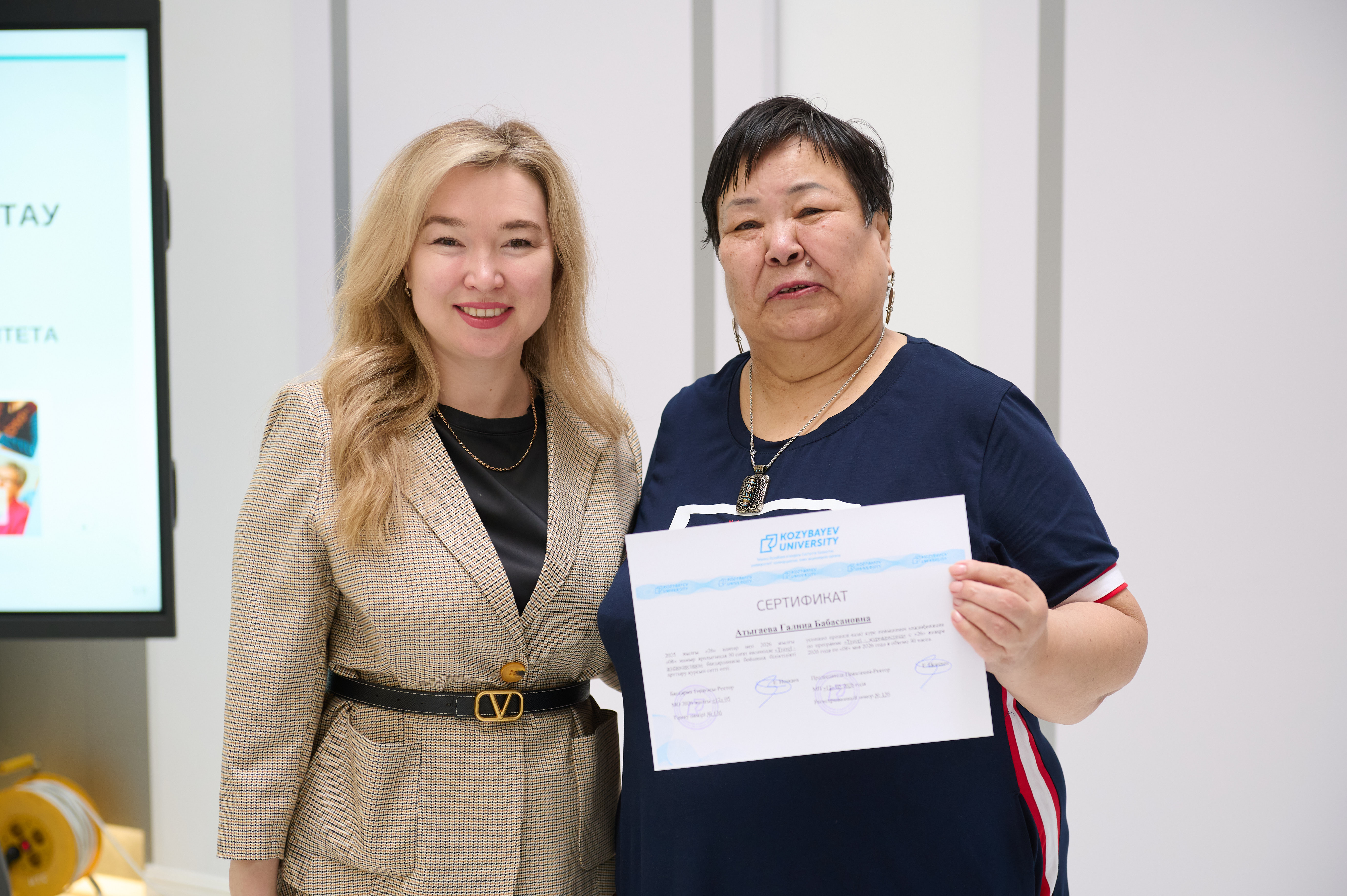 В Kozybayev University состоялась церемония вручения сертификатов слушателям «Серебряного университета»