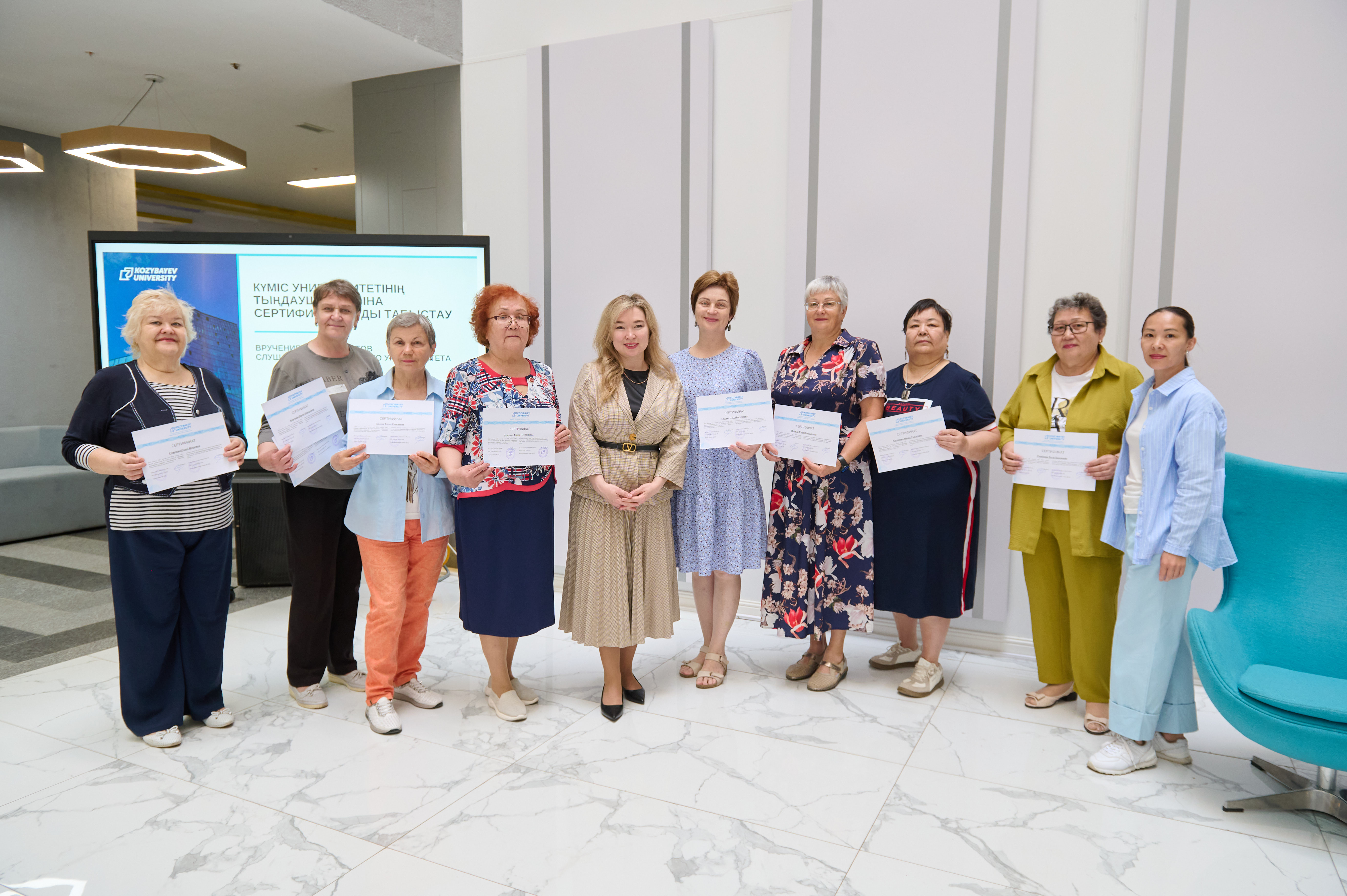 В Kozybayev University состоялась церемония вручения сертификатов слушателям «Серебряного университета»