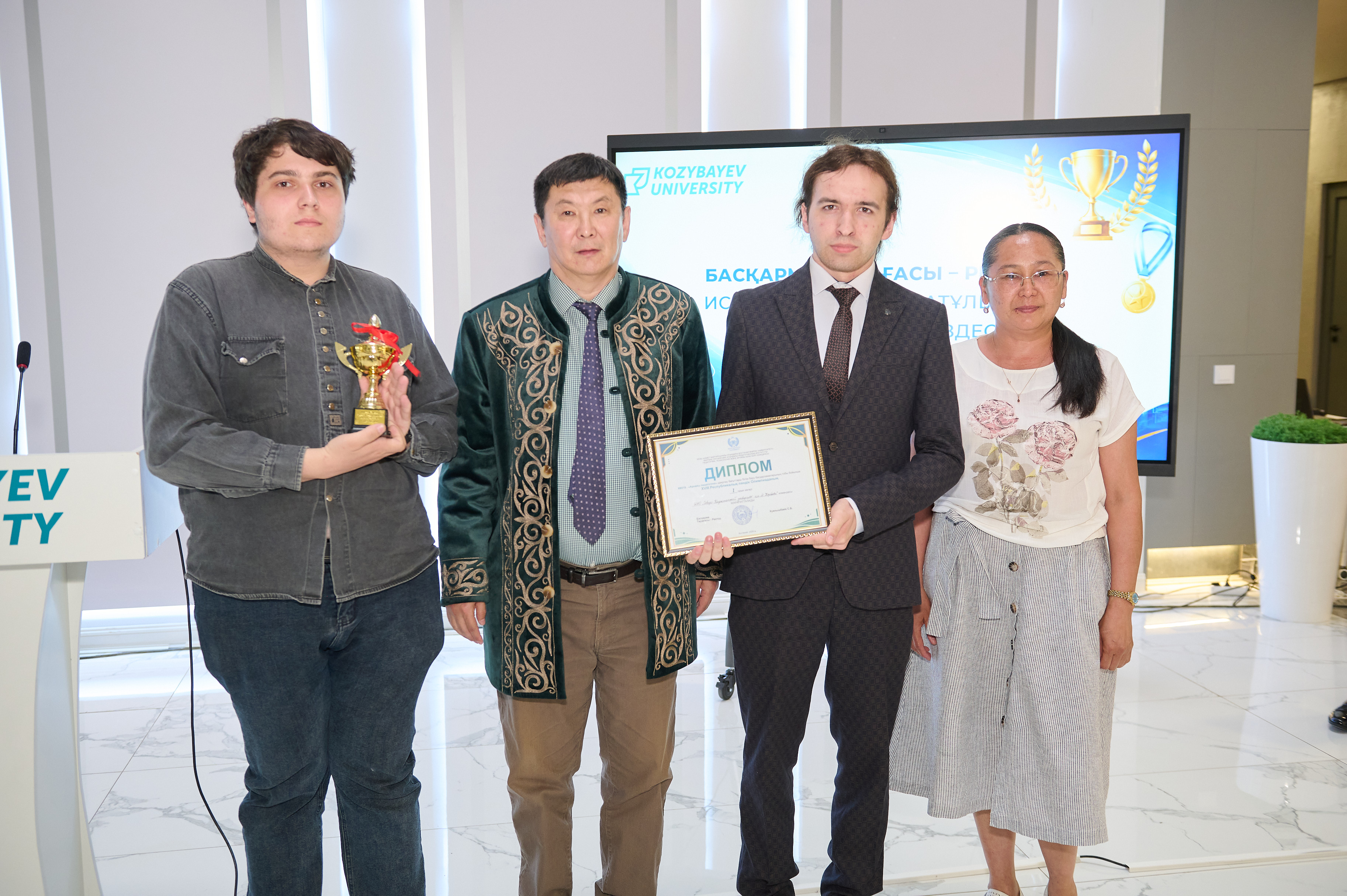 Студенттерді марапаттау рәсімі