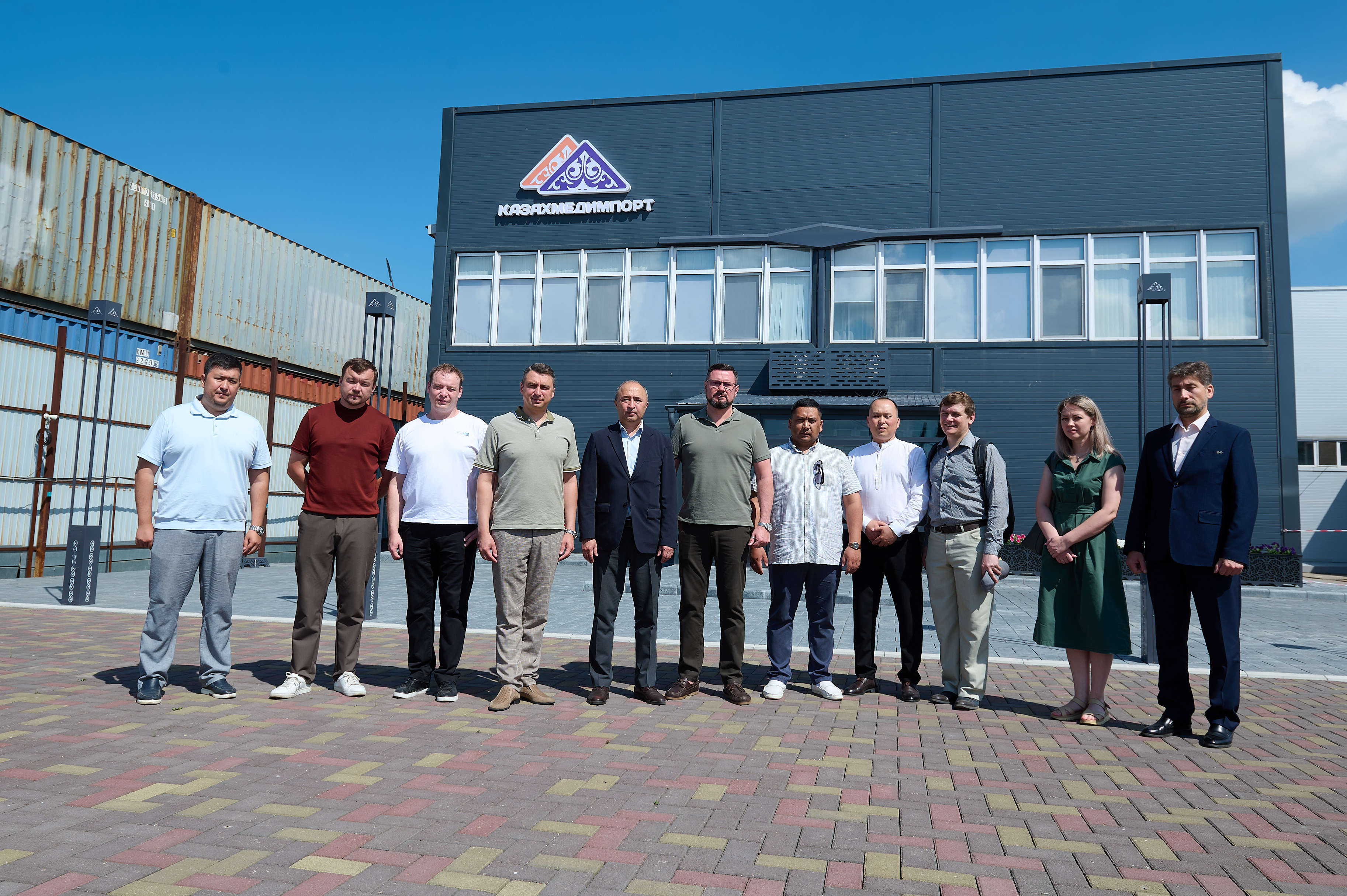Kozybayev University и ТОО «КазахМедИмпорт» объединяют усилия в подготовке кадров и трудоустройстве