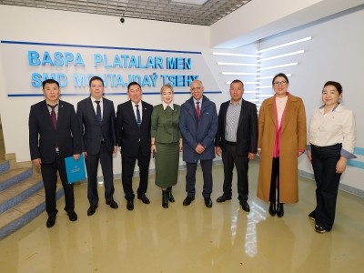 Kozybayev University және Назарбаев Университеті делегацияларының С.М. Киров атындағы зауытқа сапары