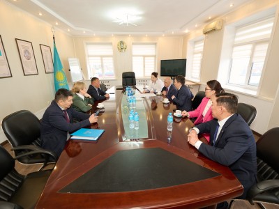 Kozybayev University және Назарбаев Университеті делегацияларының С.М. Киров атындағы зауытқа сапары