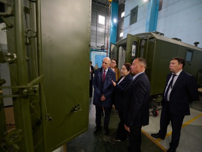 Kozybayev University және Назарбаев Университеті делегацияларының С.М. Киров атындағы зауытқа сапары