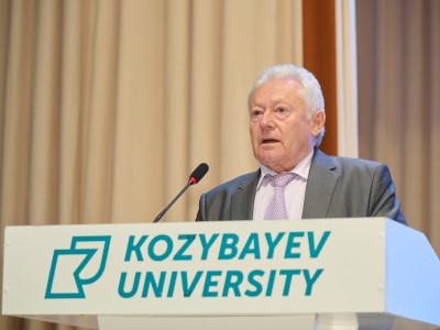 Қорытынды, марапаттар және ұрпақтар сабақтастығы: Kozybayev University-де ардагерлер, ұстаздар мен қызметкерлерге құрмет көрсетілді