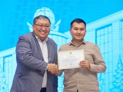 Қорытынды, марапаттар және ұрпақтар сабақтастығы: Kozybayev University-де ардагерлер, ұстаздар мен қызметкерлерге құрмет көрсетілді