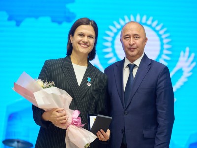 Қозыбаев университетінде Республика күні салтанатты түрде аталып өтті: марапаттар, жетістіктер және жаңа мүмкіндіктер
