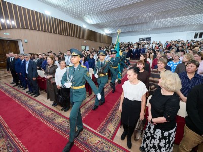 Қозыбаев университетінде Республика күні салтанатты түрде аталып өтті: марапаттар, жетістіктер және жаңа мүмкіндіктер