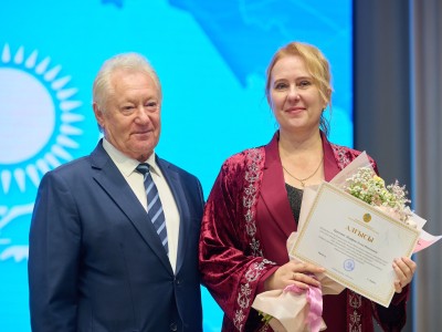 Қозыбаев университетінде Республика күні салтанатты түрде аталып өтті: марапаттар, жетістіктер және жаңа мүмкіндіктер