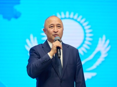 Қозыбаев университетінде Республика күні салтанатты түрде аталып өтті: марапаттар, жетістіктер және жаңа мүмкіндіктер