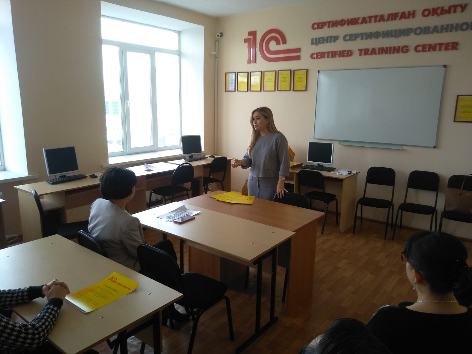 1С бағдарламалық өнімдері бойынша студенттерді сертификаттау сәтті жалғасуда