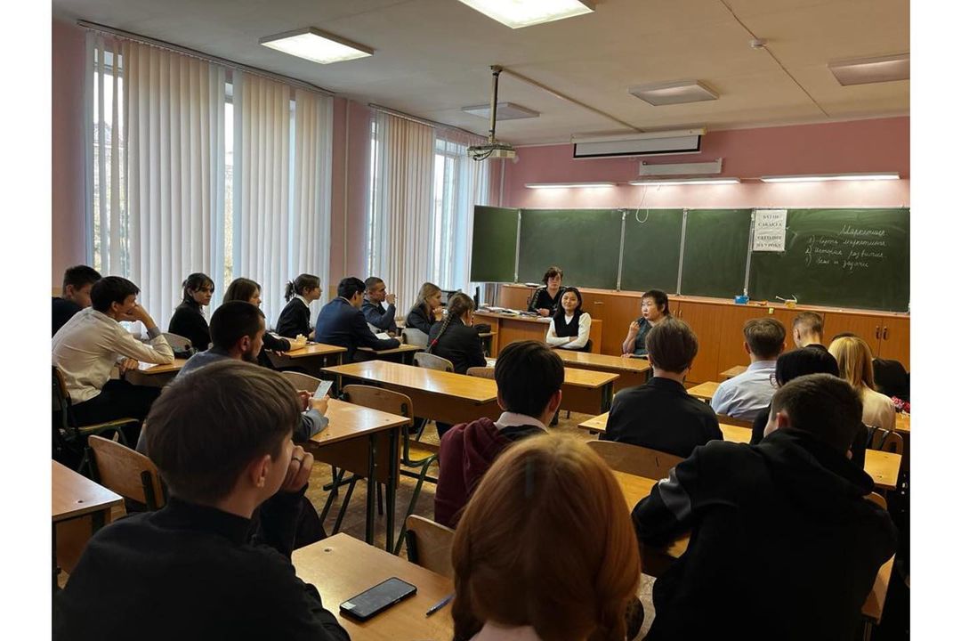 28 ноября 2022 года в КГУ СШ 43 преподаватель кафедры ССП Тайжанова С.К. вместе с магистрантом 2 курса Камзиной А. провела профориентационную беседу с учащимися 11 класса.    В ходе встречи учащиеся активно задавали интересующие их вопросы., так были раск