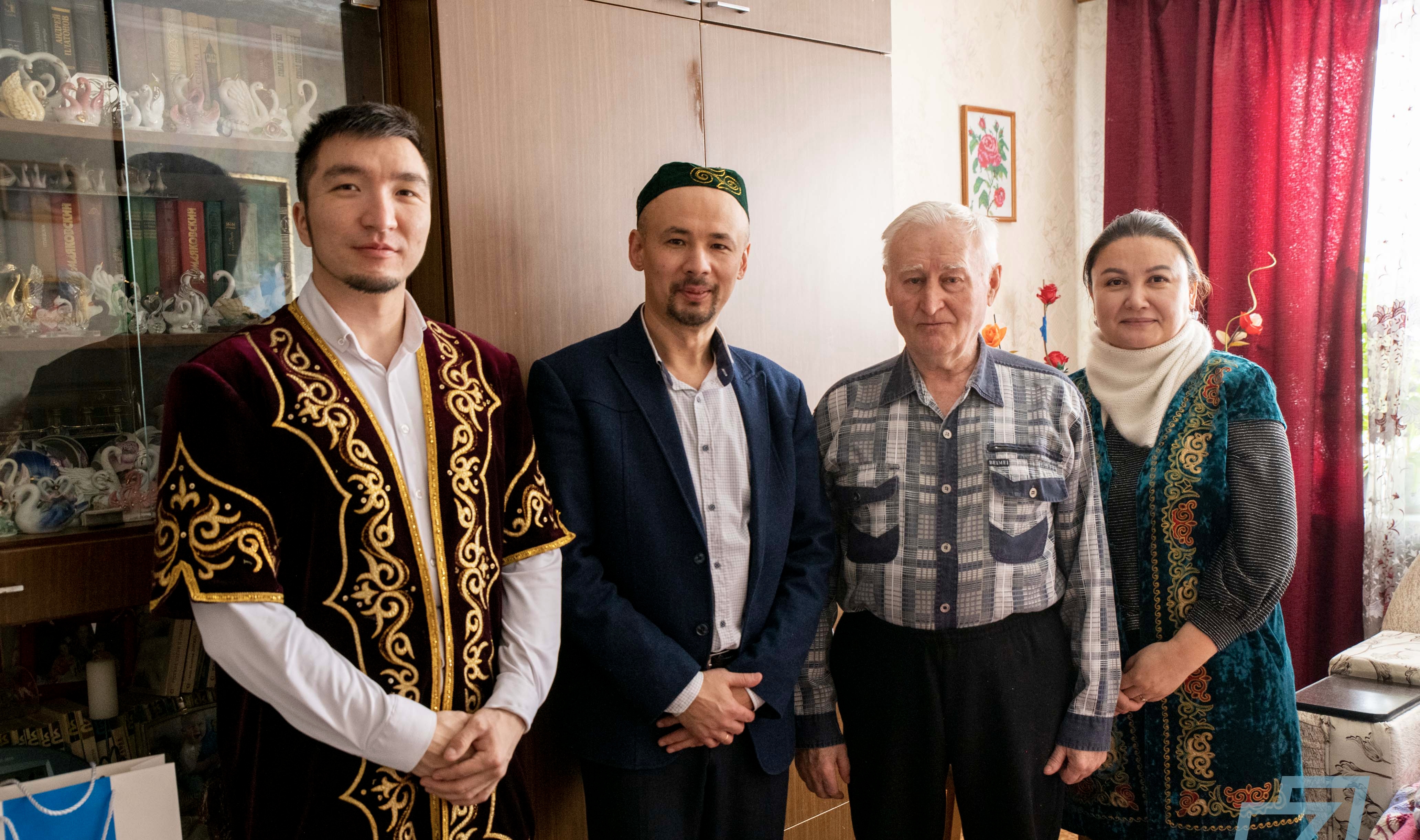 Поздравляем с праздником Көрісу!