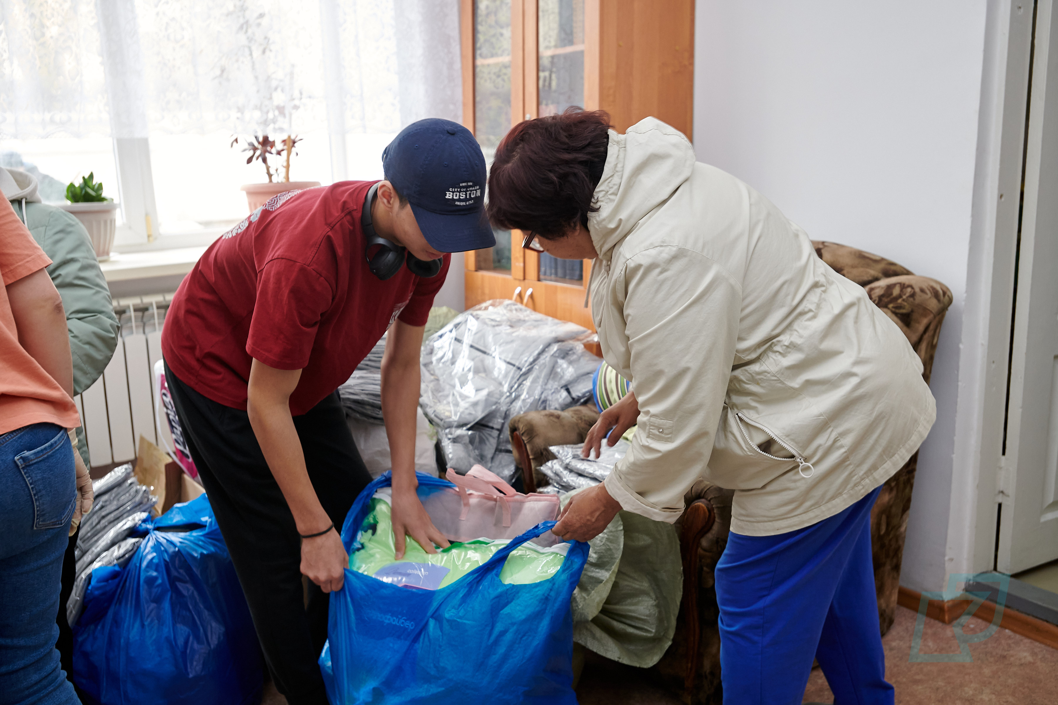 Humanitarian aid for university staff and employees affected by the flood