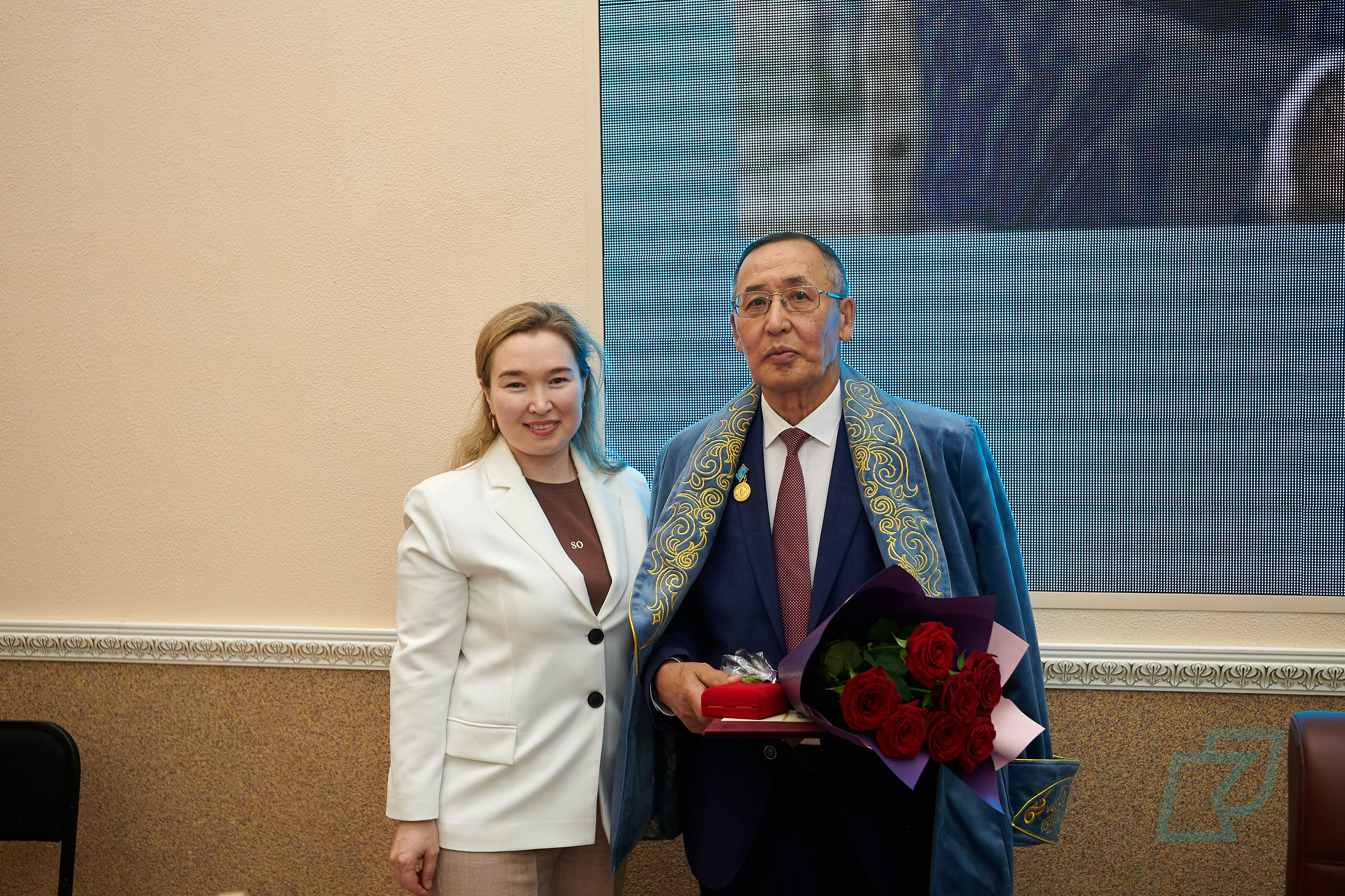 Поздравляем профессора Жарасбая Сулейменова
