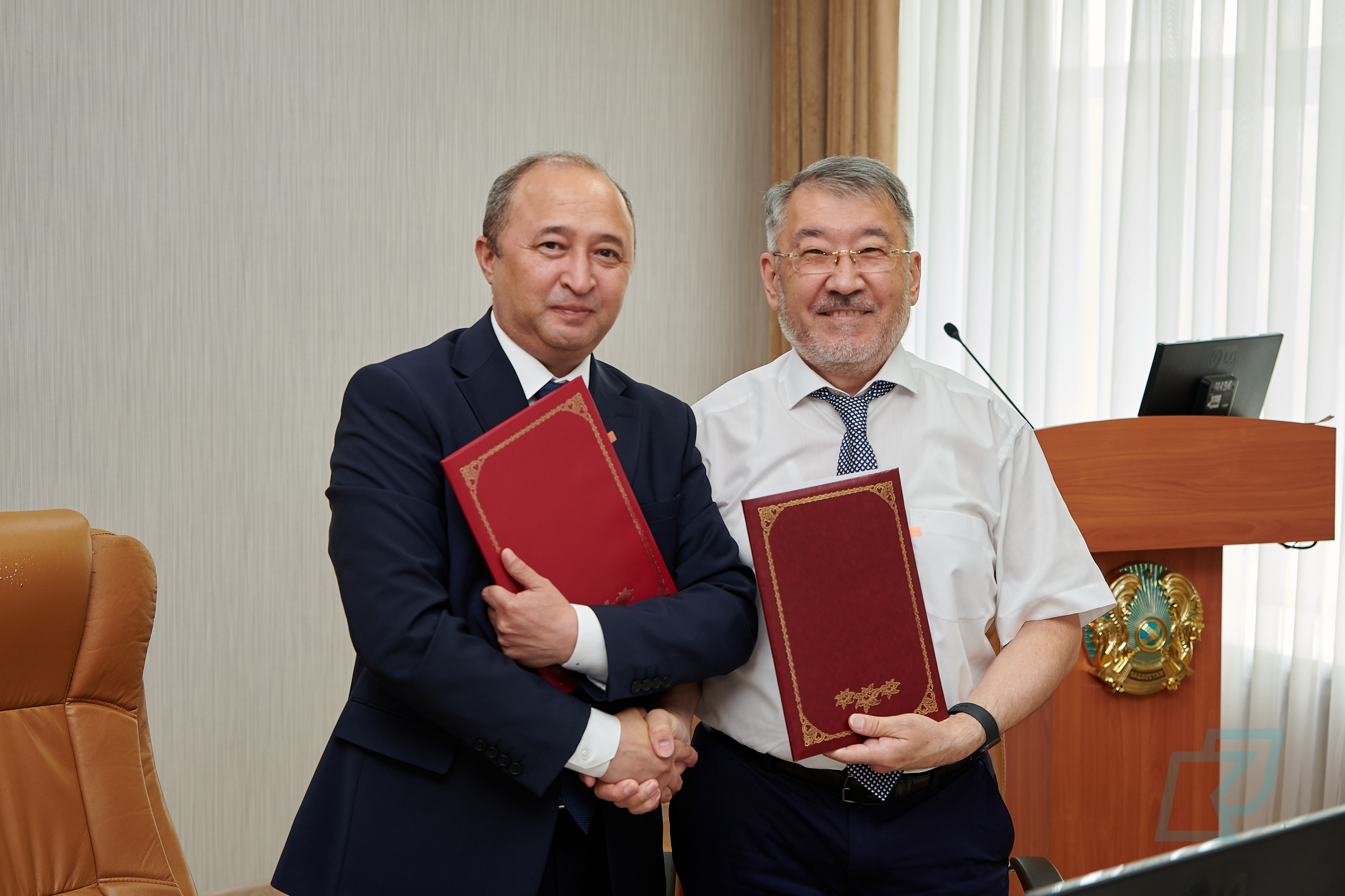 Подписан меморандум между Kozybayev University и Astana IТ University (AITU)