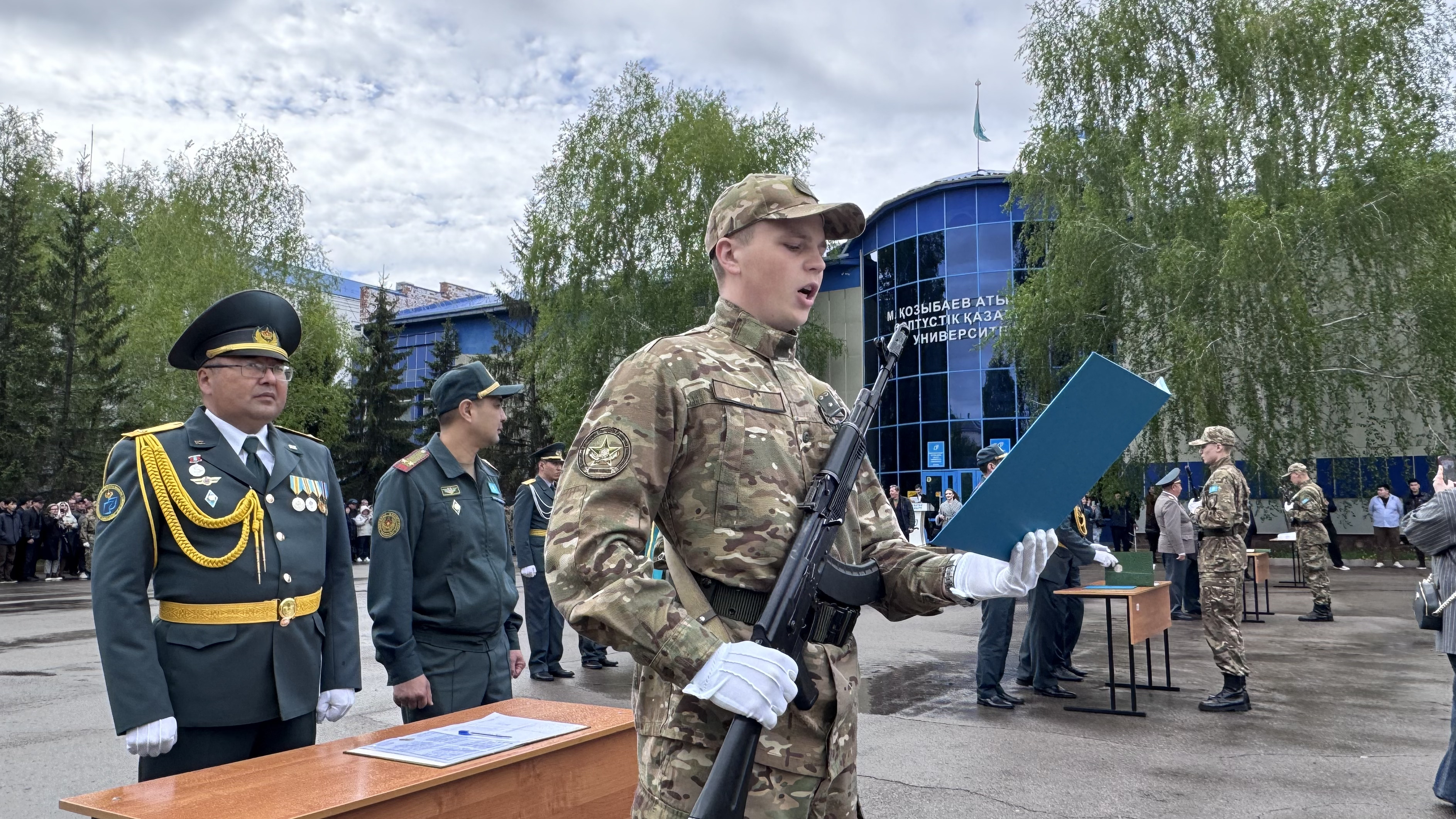 В преддверии Дня защитника Отечества студенты приняли военную присягу