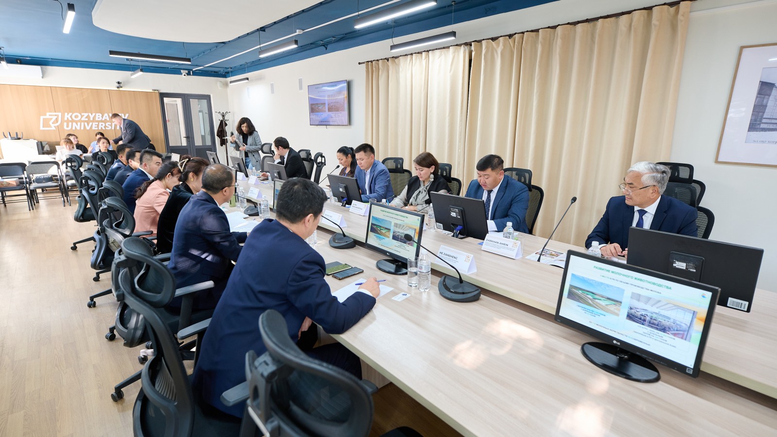 Өңірдің АӨК дамыту мәселелері Kozybayev University алаңында талқыланды