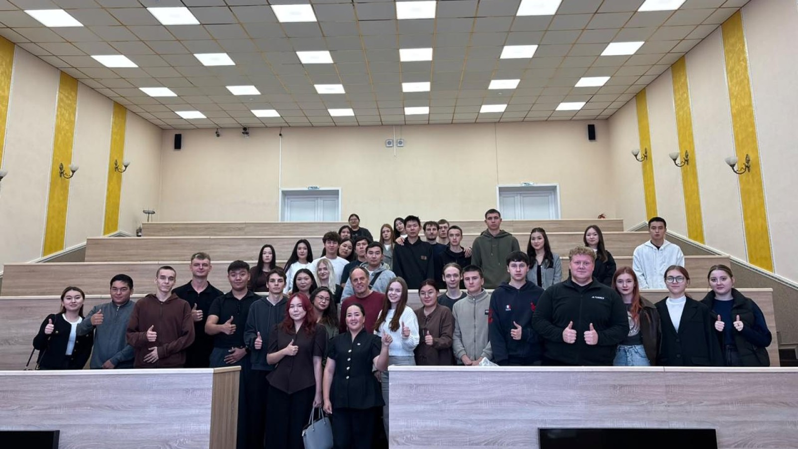 Халықаралық тәжірибе – табысты мансапқа бастар нық қадам